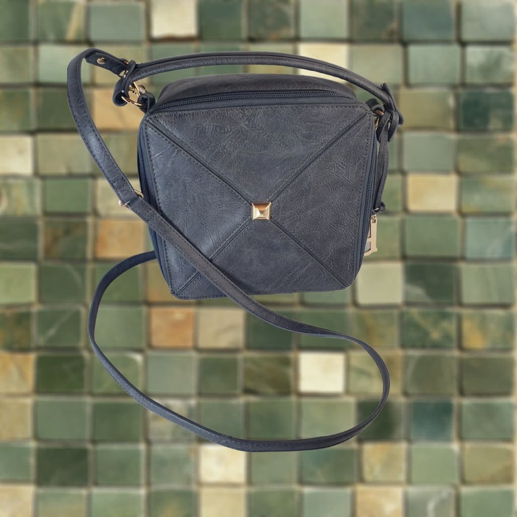 Vintage B.O.C. Born Square Crossbody Purse Gray Medium Faux Leather PMID? Size ONE SIZE - 1 Thumbnail