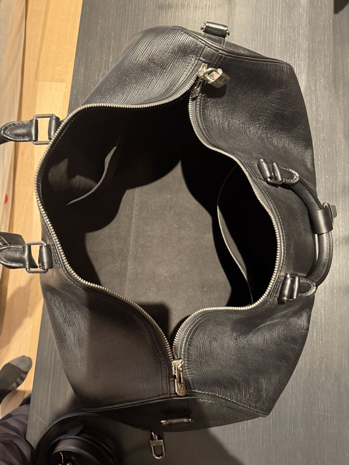 Louis Vuitton Louis Vuitton x Supreme Keepall 55 – Black Epi Leather Size ONE SIZE - 3 Thumbnail