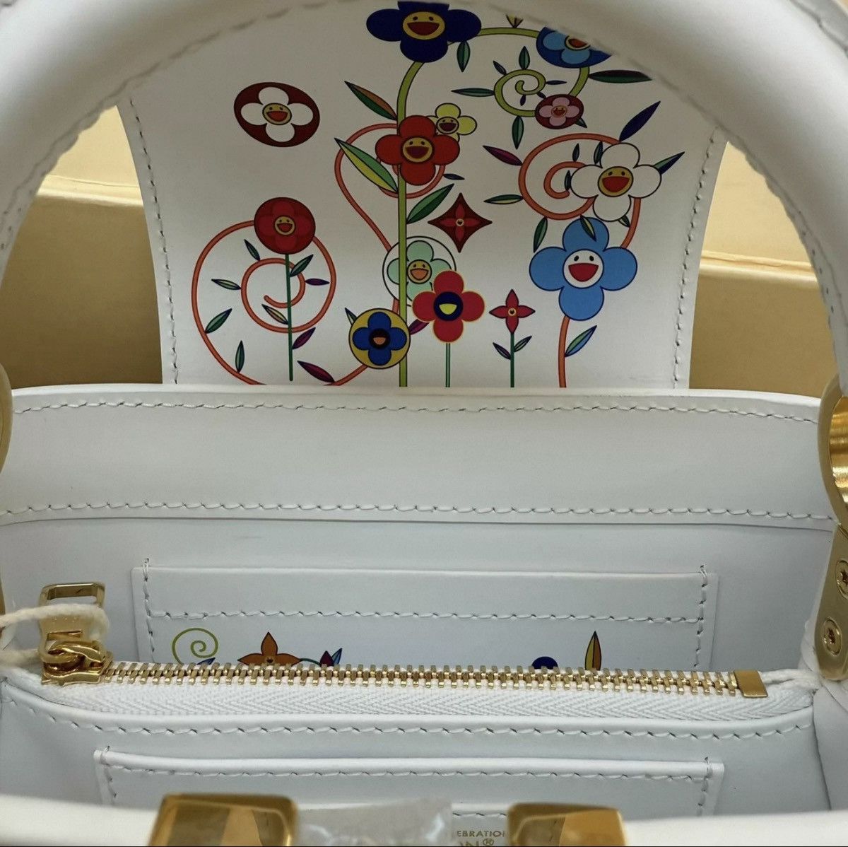 Louis Vuitton × Takashi Murakami Louis Vuitton x Takashi Murakami Capucines White Leather Bag Size ONE SIZE - 12 Thumbnail
