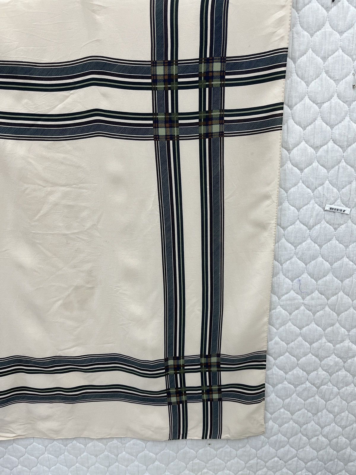 Yves Saint Laurent 🔥🔥🔥STEALS YVES SAINT LAURENT SILK SCARF Size ONE SIZE - 13 Thumbnail