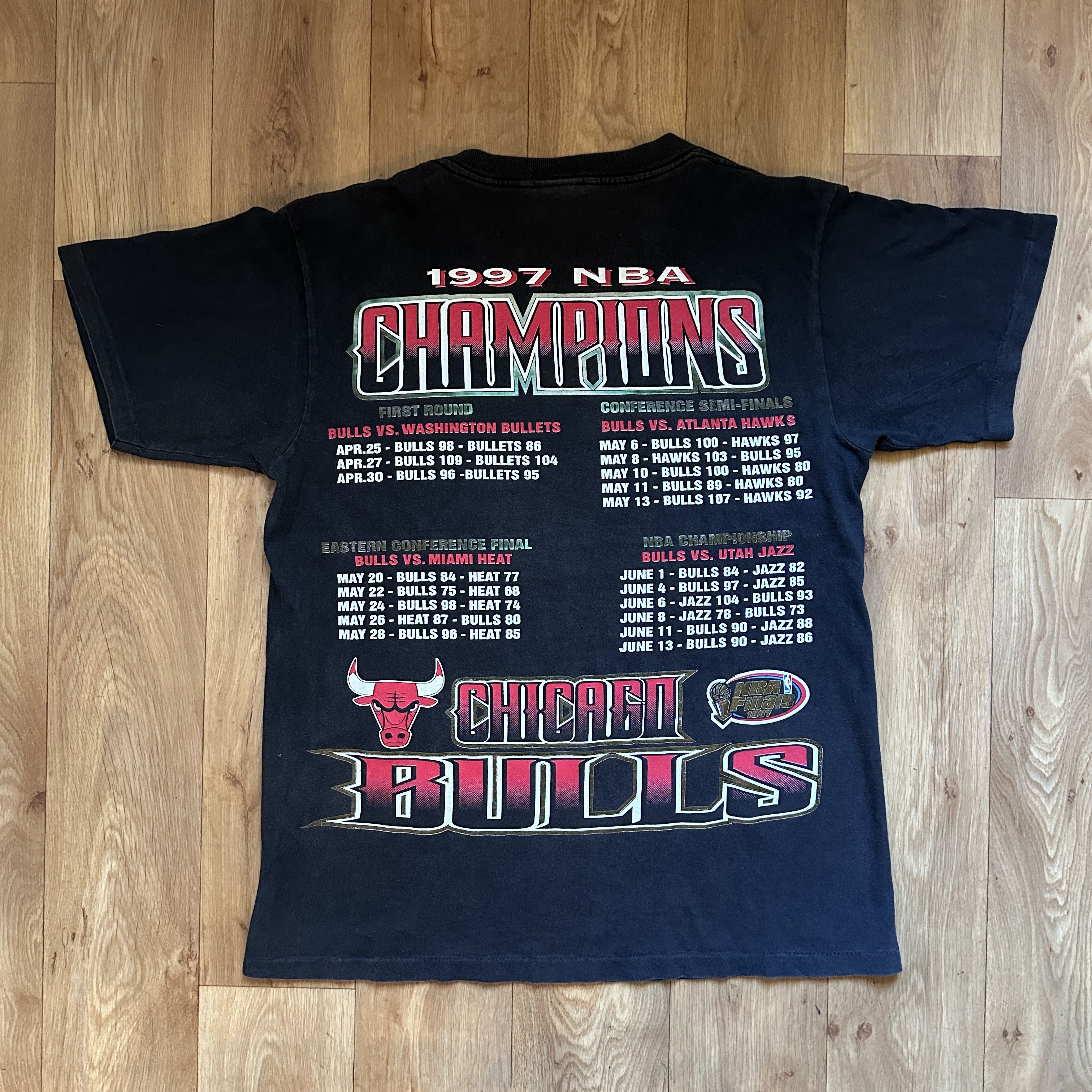 Changes VTG Chicago Bulls 1997 Champions T-shirt Large Single Stitch Size US L / EU 52-54 / 3 - 3 Thumbnail