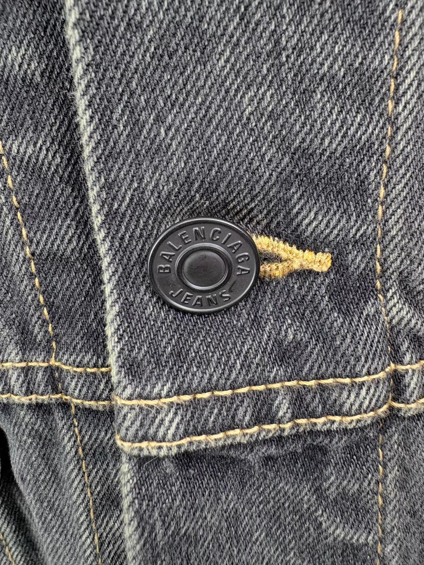 Balenciaga BALENCIAGA Sanskrit Graffiti Denim Jacket Size US S / EU 44-46 / 1 - 3 Thumbnail