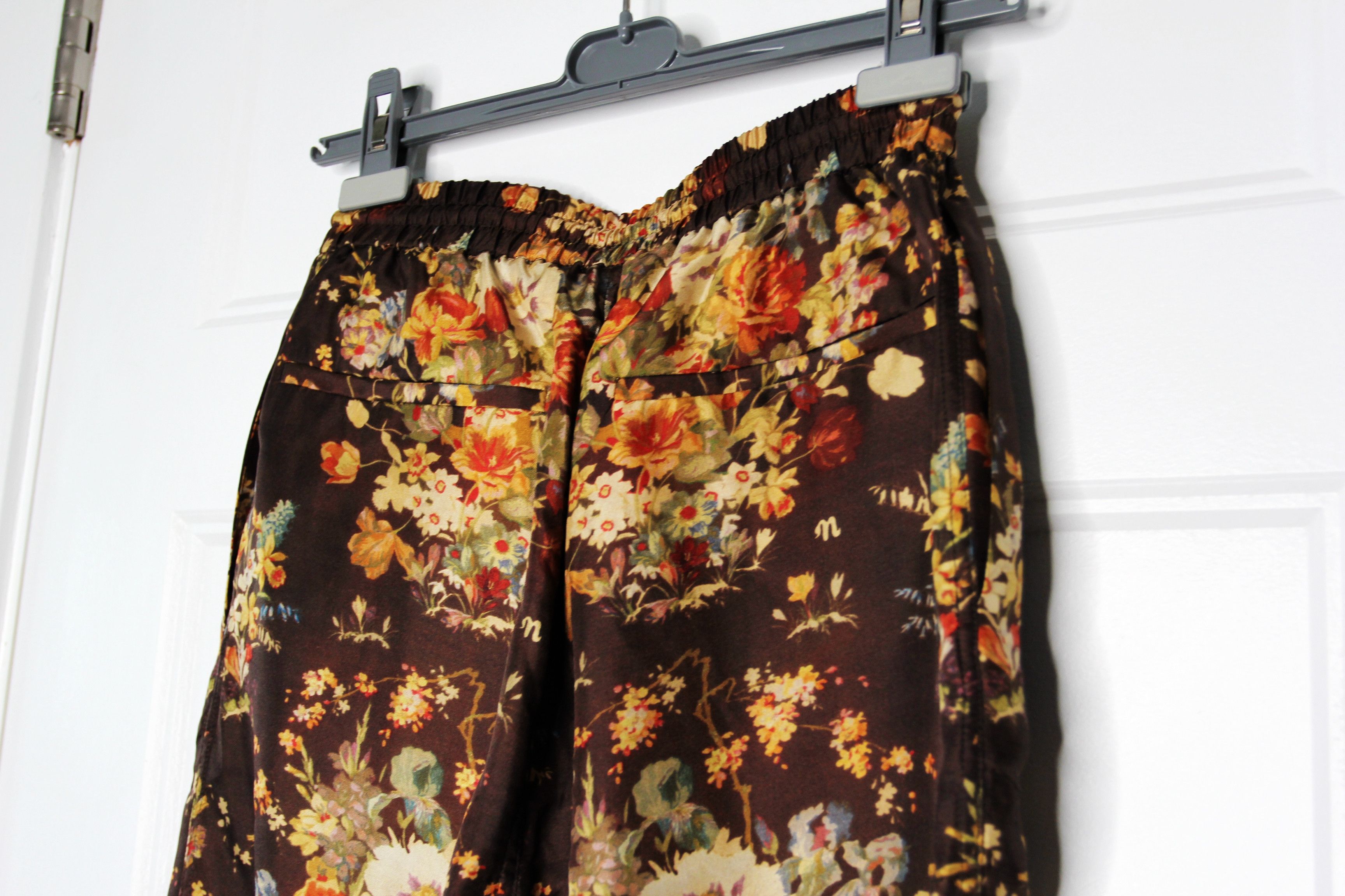Nanushka BNWT SS23 NANUSHKA FLORAL PRINT SILK PANTS XS Size US 28 / EU 44 - 6 Thumbnail