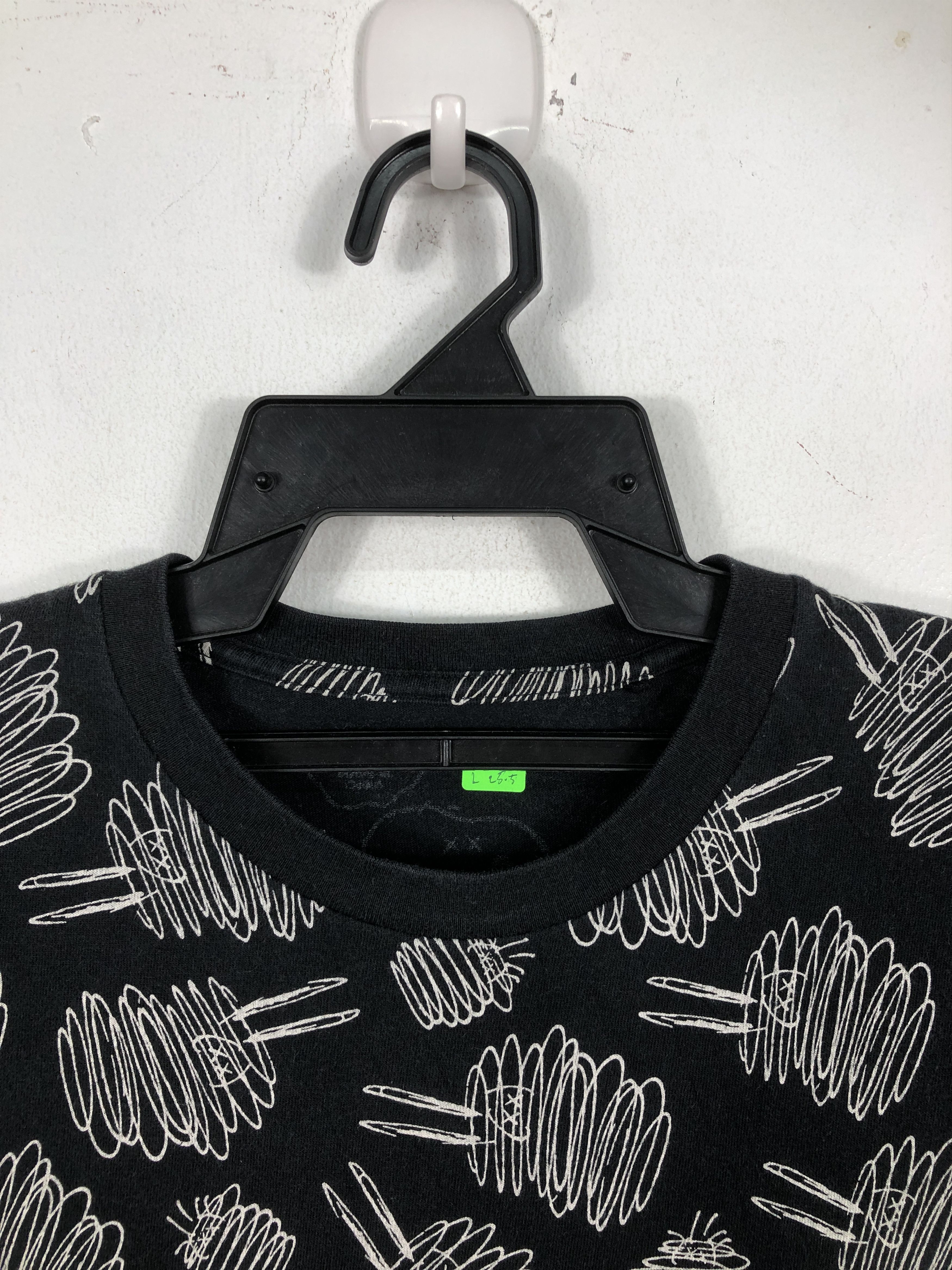 Kaws × Peanuts × Uniqlo Fullprint Kaws X Peanuts By Uniqlo T-Shirt Size US S / EU 44-46 / 1 - 6 Thumbnail