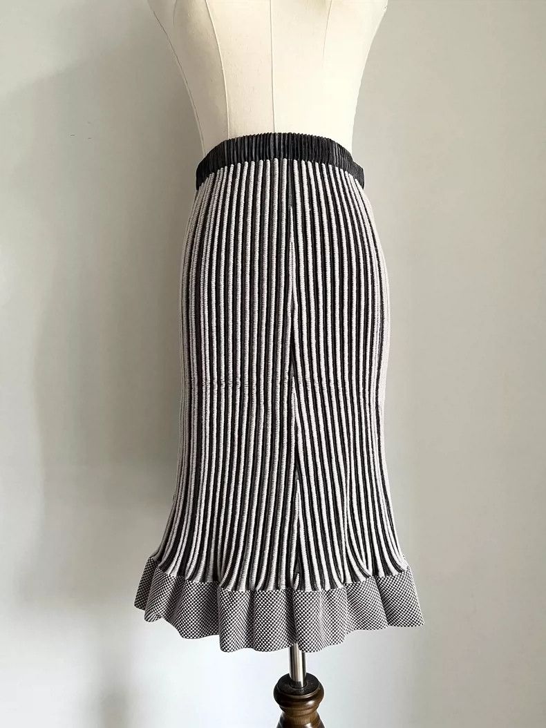 Issey Miyake Issey Miyake size:2 A grey main line skirt Size 31" - 2 Thumbnail