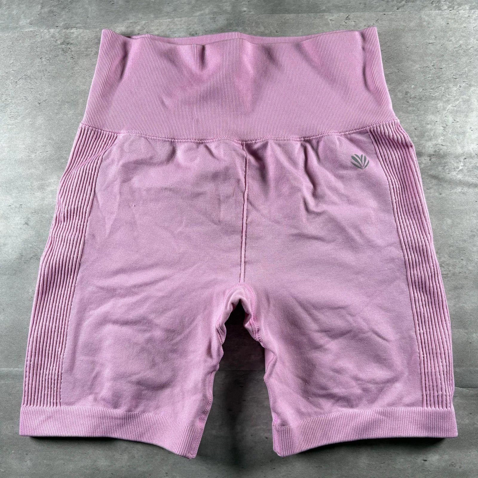 Fashion Nova Forever 21 pink high-rise biker shorts Size 28" / US 6 / IT 42 - 7 Thumbnail