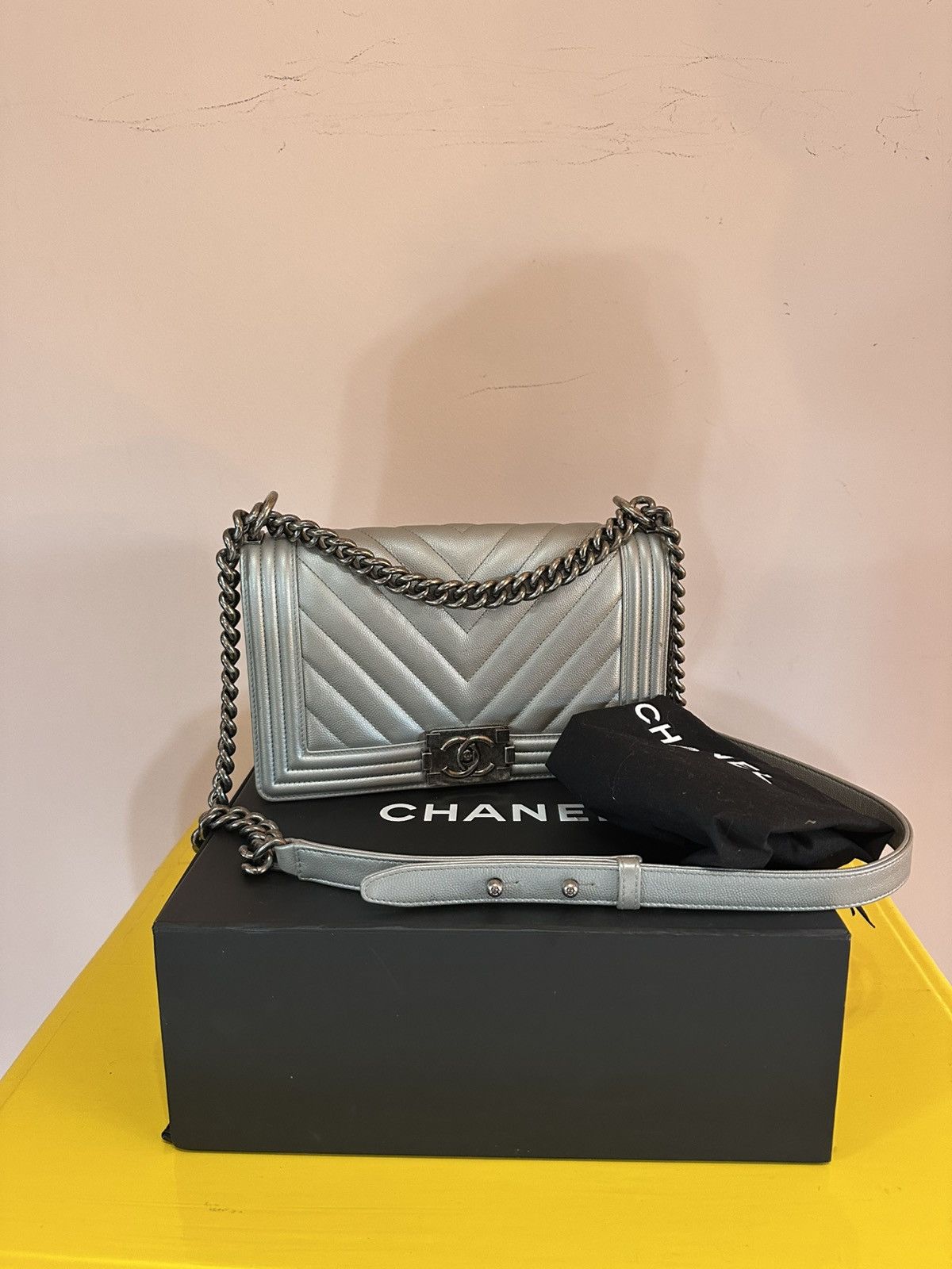 Chanel Chanel Boy Bag Medium Size ONE SIZE - 2 Thumbnail