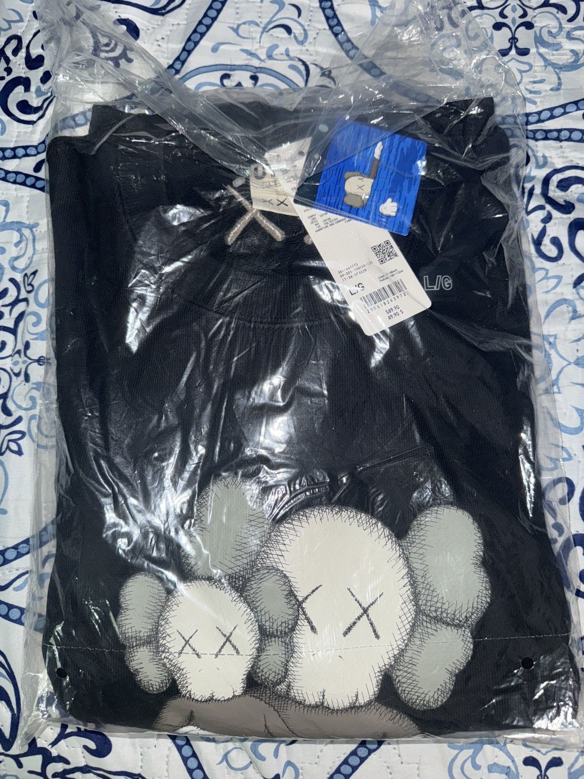 Kaws × Uniqlo Kaws x Uniqlo Long Sleeve Sweatshirt/Crewneck Size US L / EU 52-54 / 3 - 2 Thumbnail