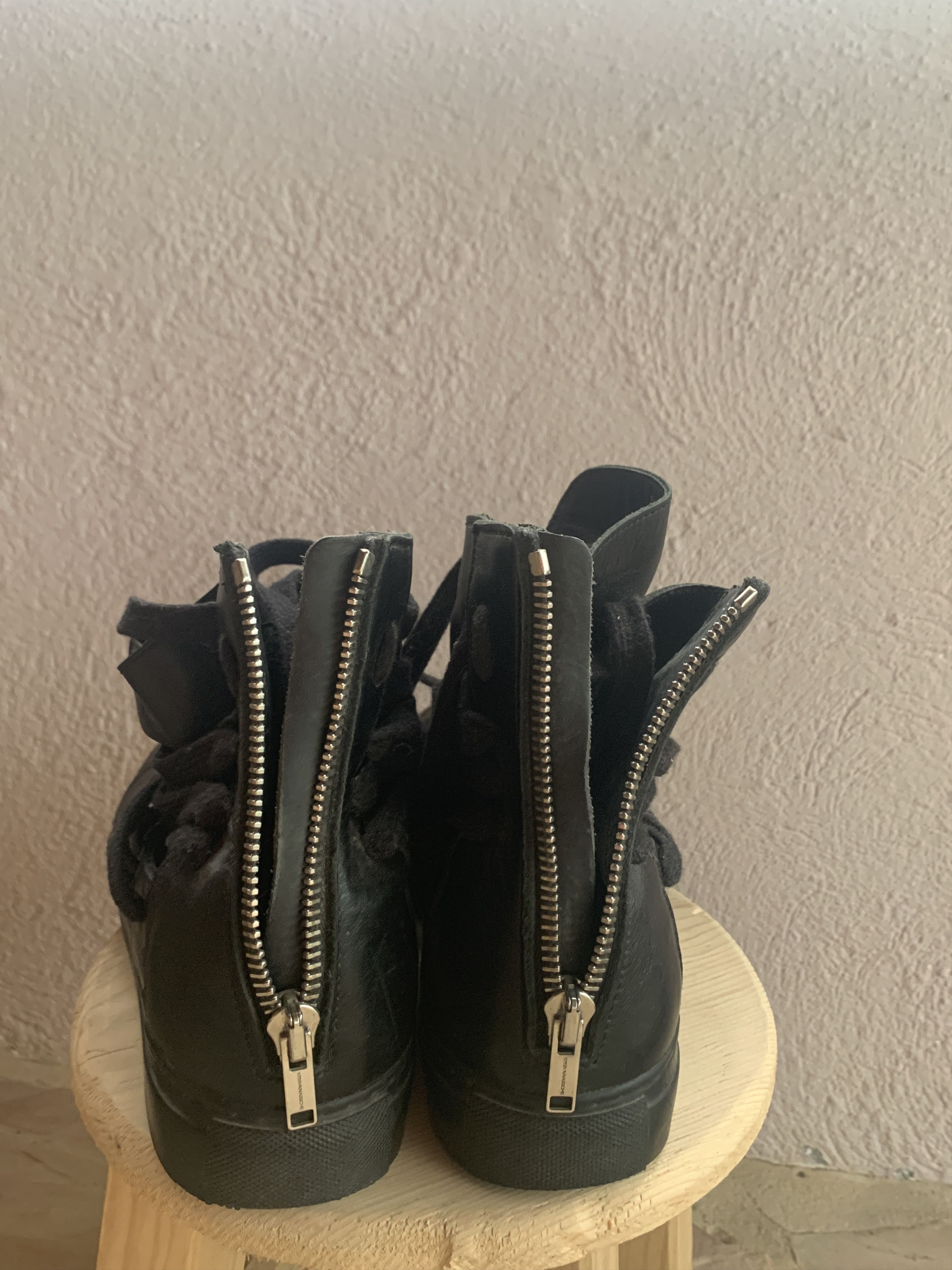 Multi-laced Black Sneakers
