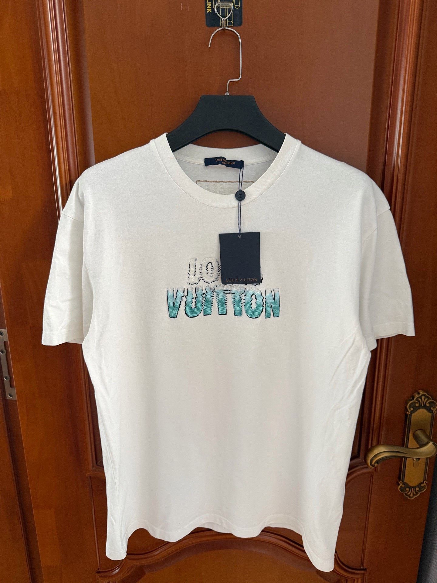 Louis Vuitton Louis Vuitton Retro White T-Shirt l Men Size US L / EU 52-54 / 3 - 1 Thumbnail