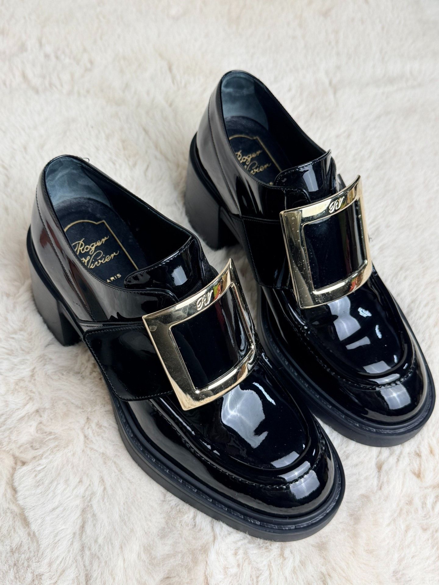Roger Vivier Roger Vivier Retro Black Lowtop Sneakers us_5-5 Women Size US 5.5 / IT 35.5 - 1 Thumbnail