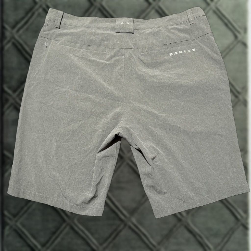 Oakley Oakley Golf Chino Shorts Men's Sage Green Regular Fit 36 VTG Mocked Zip Fly, Shorts, Men, Sage Green, Regular Fit, 36 Size US 36 / EU 52 - 1 Thumbnail