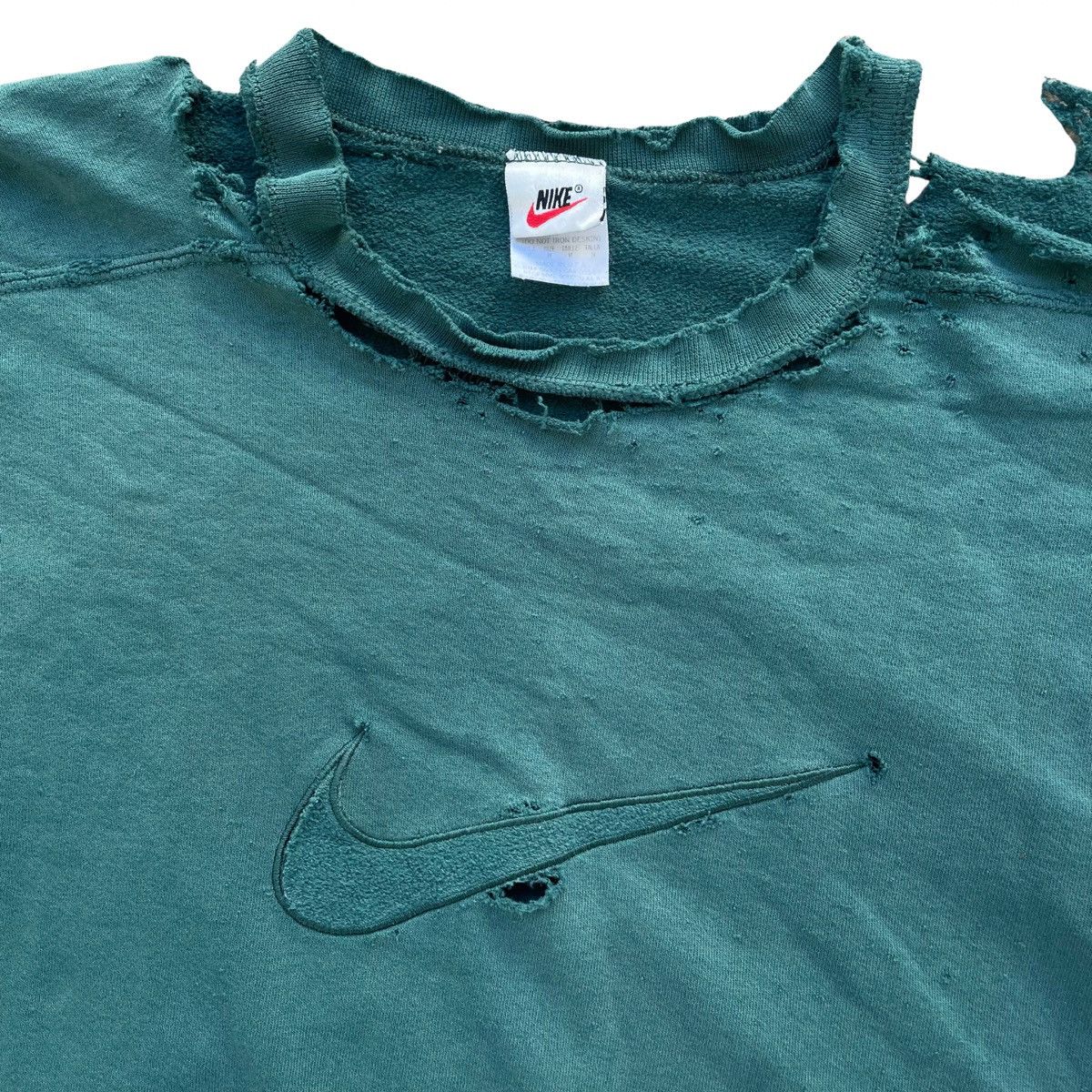 Nike Vintage Nike Big Logo Thrashed Faded Crewneck Size Medium Size US M / EU 48-50 / 2 - 2 Thumbnail