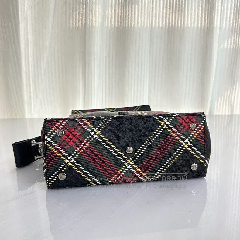 Vivienne Westwood Vivienne Westwood size os Medium-sized ladies plaid logo cl Size ONE SIZE - 8 Thumbnail