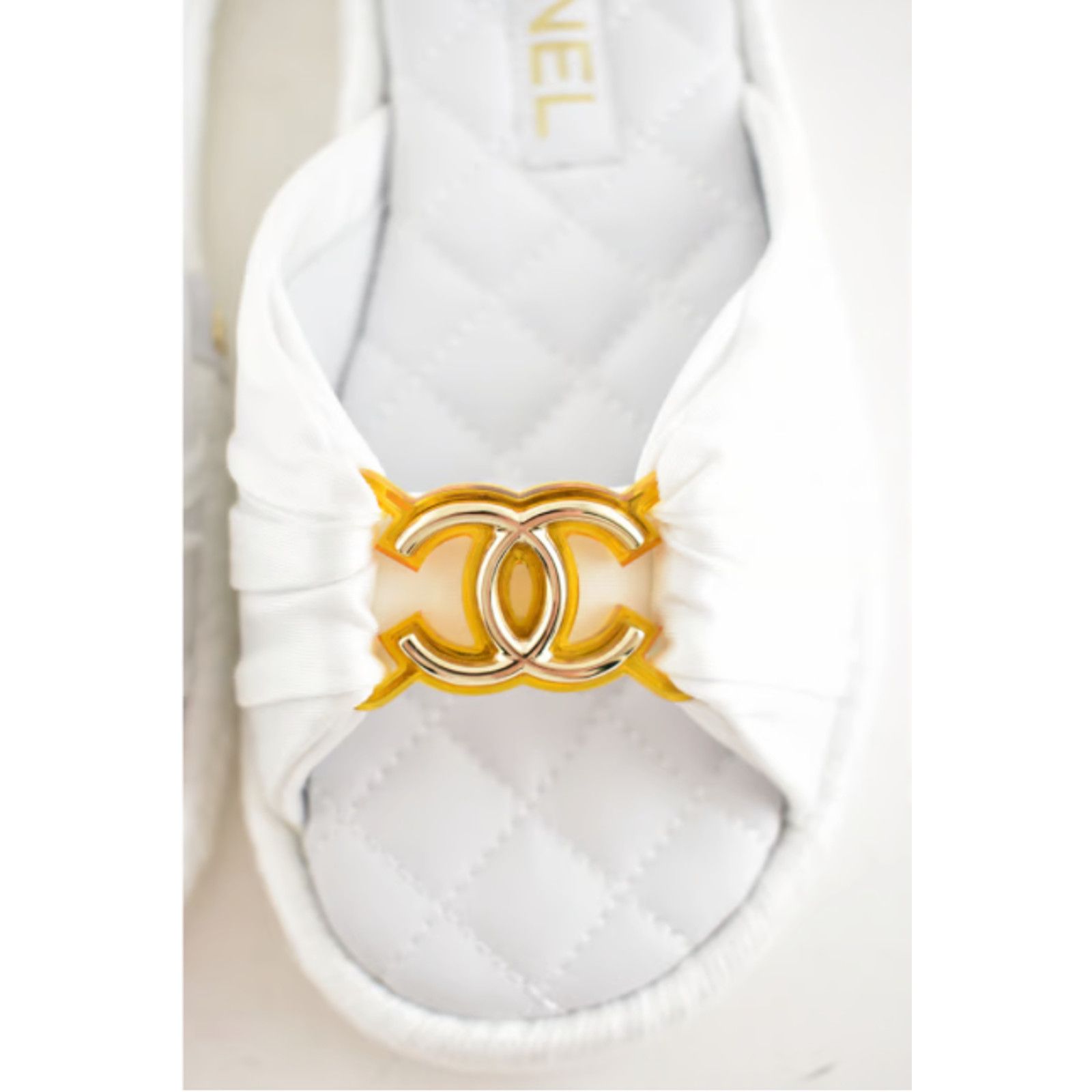 Chanel Chanel 20S White Coco Beach Gold CC Logo Slide Espadrille Size US 6 / IT 36 - 11 Thumbnail