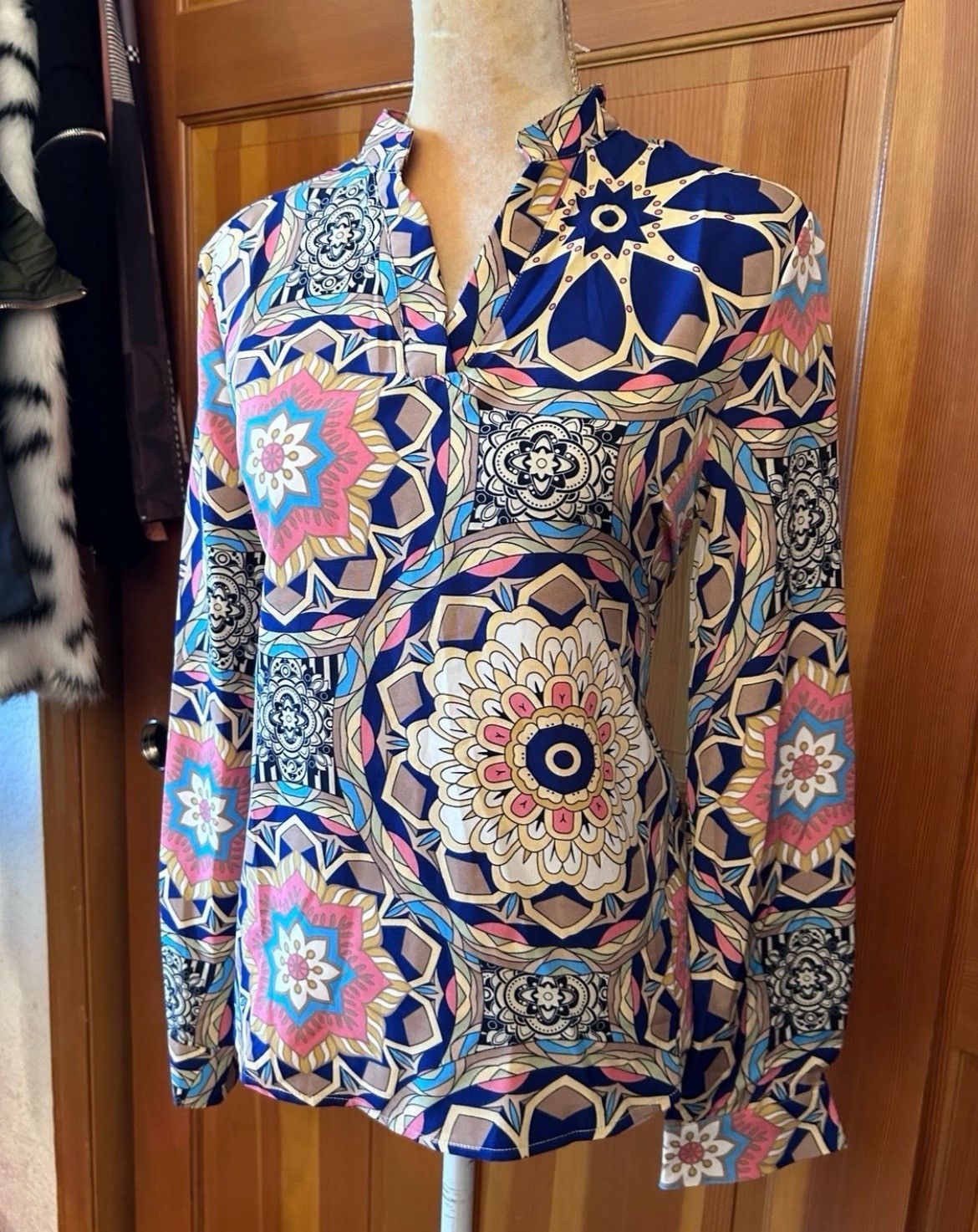 Designer × Other NWT, Lavishly Paris Mandala Print Batwing Sleeve Blouse Size S / US 4 / IT 40 - 12 Thumbnail