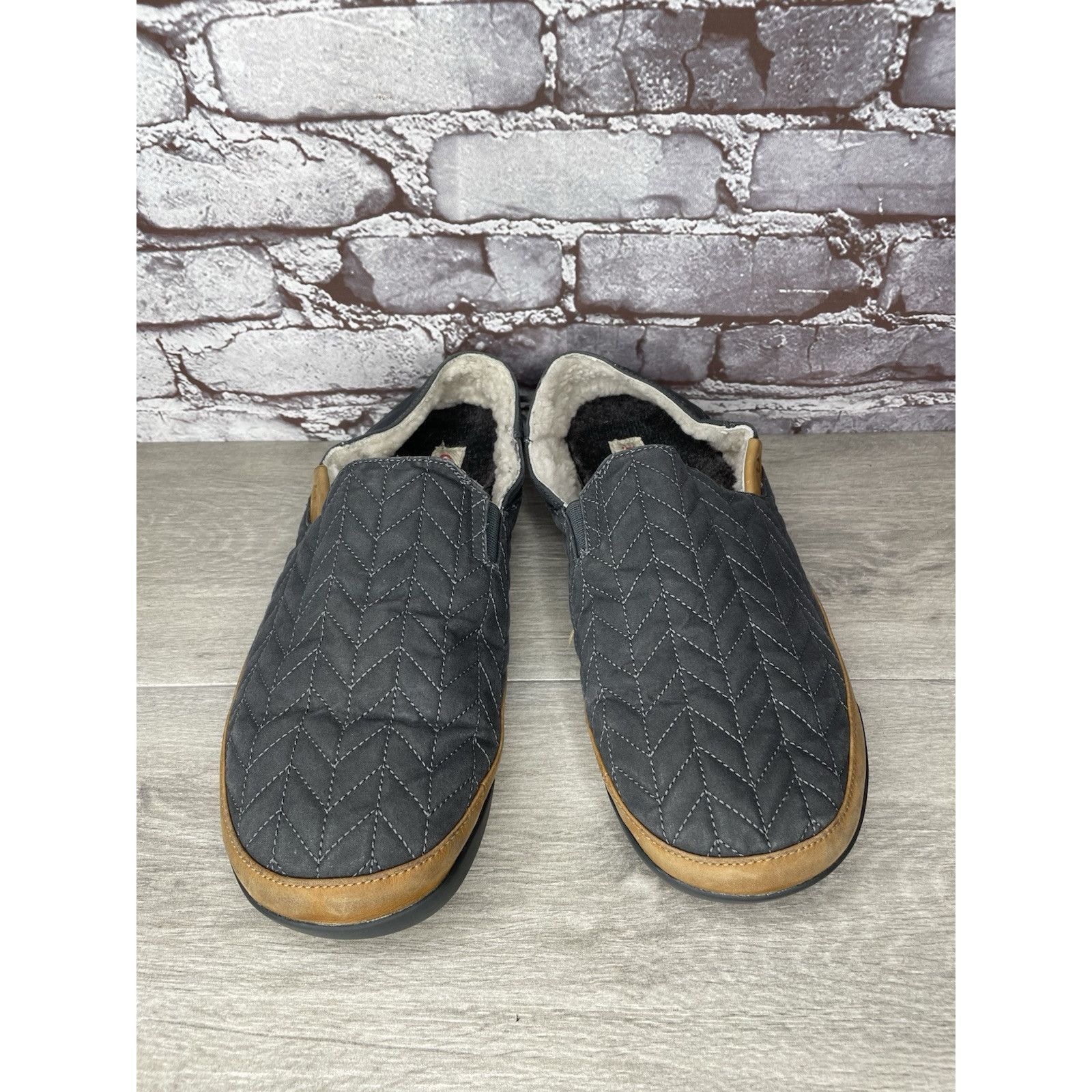 Olukai OluKai Hanohano Waxed Canvas Shadow Gray Wool Shearling Slip Size US 11.5 / IT 41.5 - 2 Thumbnail