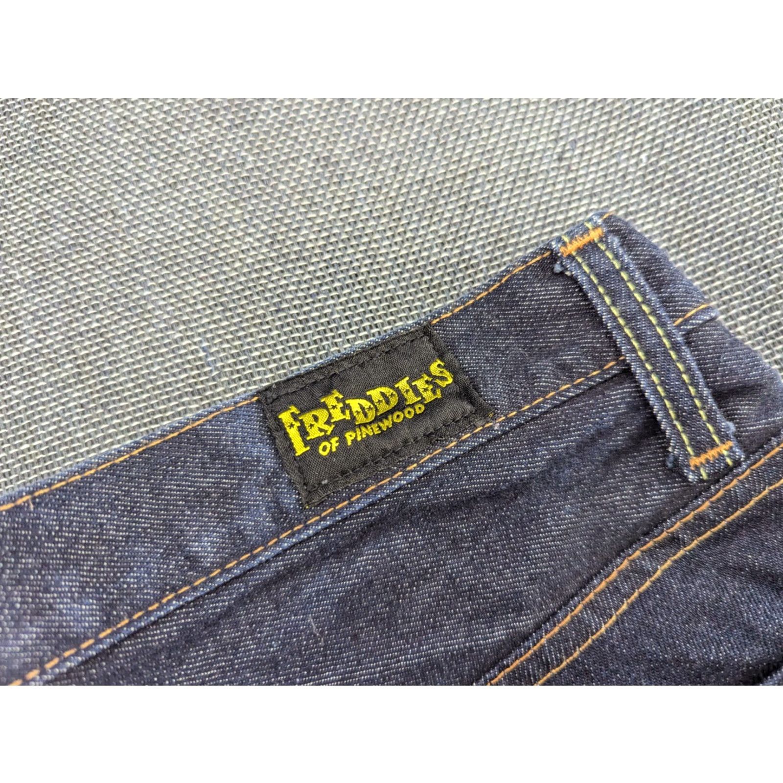Vintage VINTAGE Freddies of Pinewood Mens Jeans W32 L33 Distressed Button Fly Dark Blue Size US 33 - 4 Thumbnail