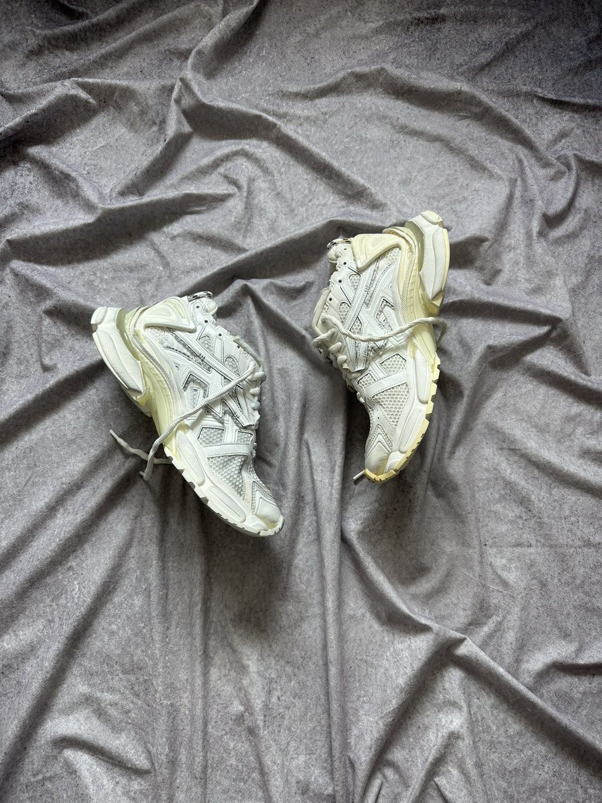 Balenciaga Balenciaga Runner Leathe Free White Sneakers Shoes Size US 10 / EU 43 - 9 Thumbnail