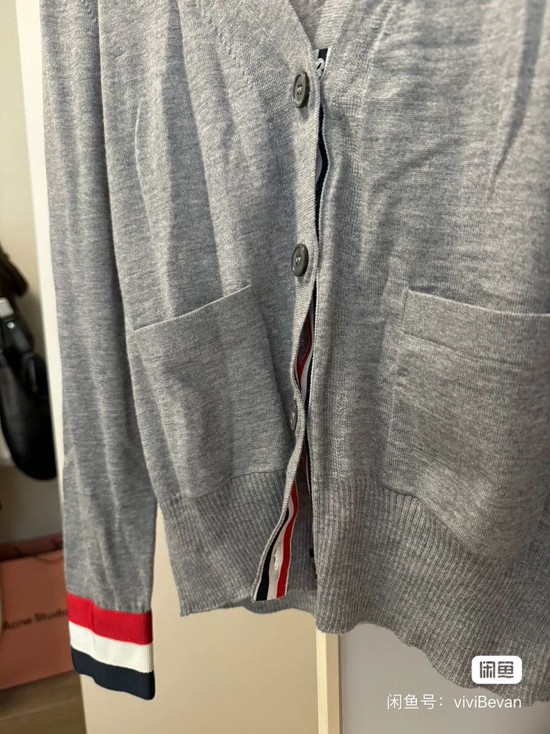 Thom Browne Thom Browne Thin V-neck gray knitted cardigan 2503-Nextarro Size XS / US 0-2 / IT 36-38 - 2 Thumbnail