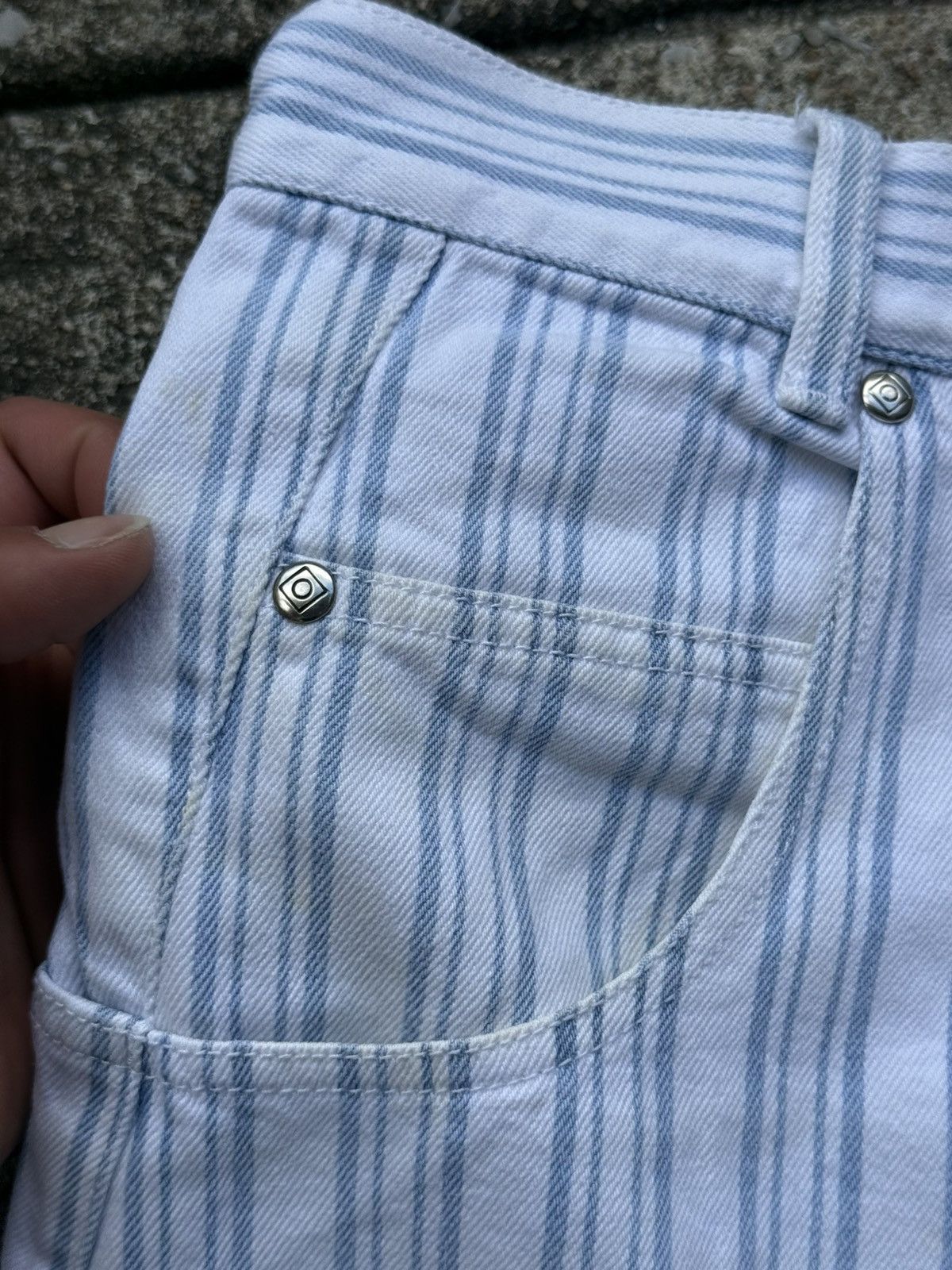Vintage 90s Fluid Blues White Light Blue Striped Denim Shorts Size US 29 - 2 Thumbnail