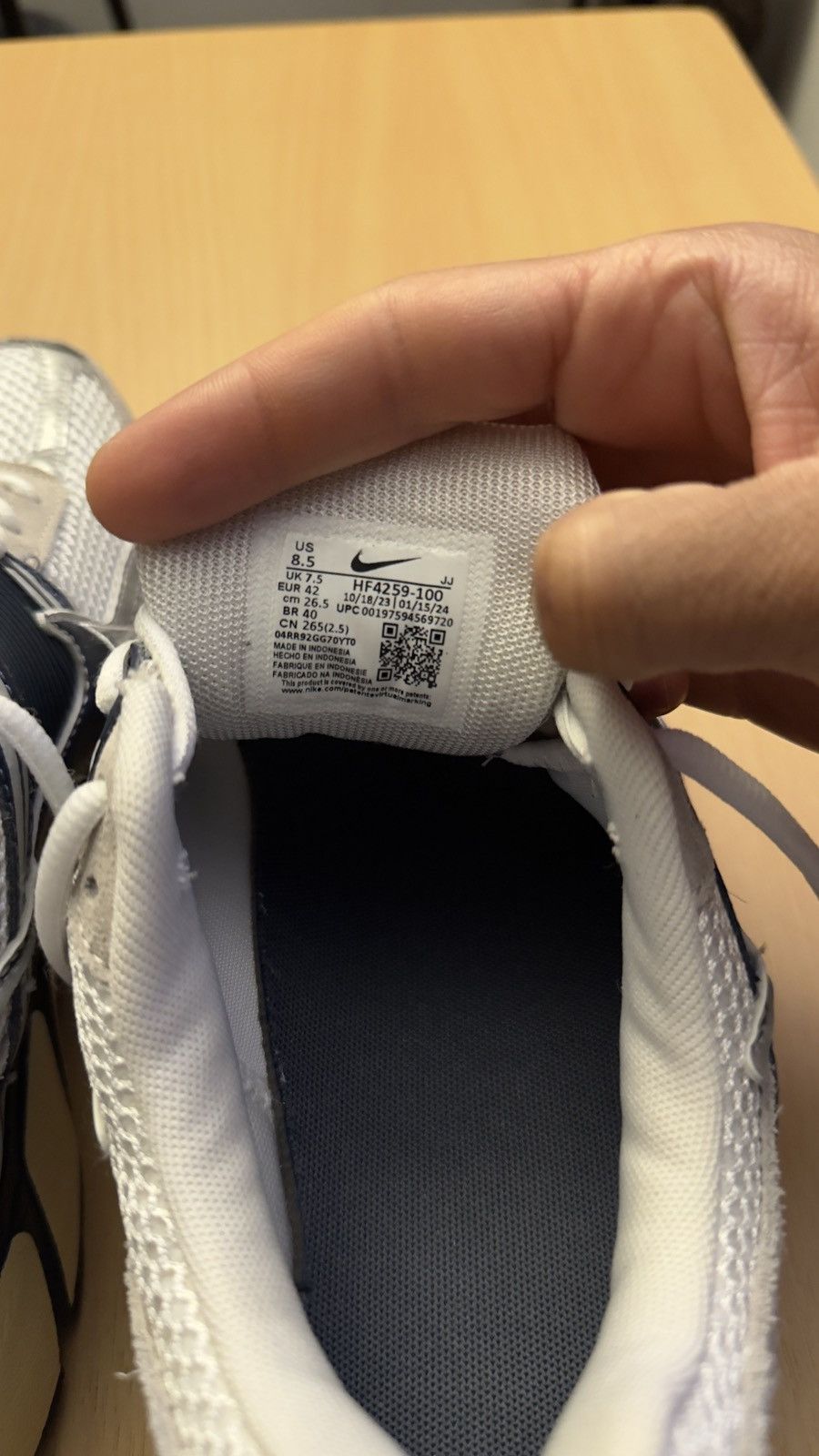 Nike Nike Zoom Vomero 5 Size US 8.5 / EU 41-42 - 5 Thumbnail
