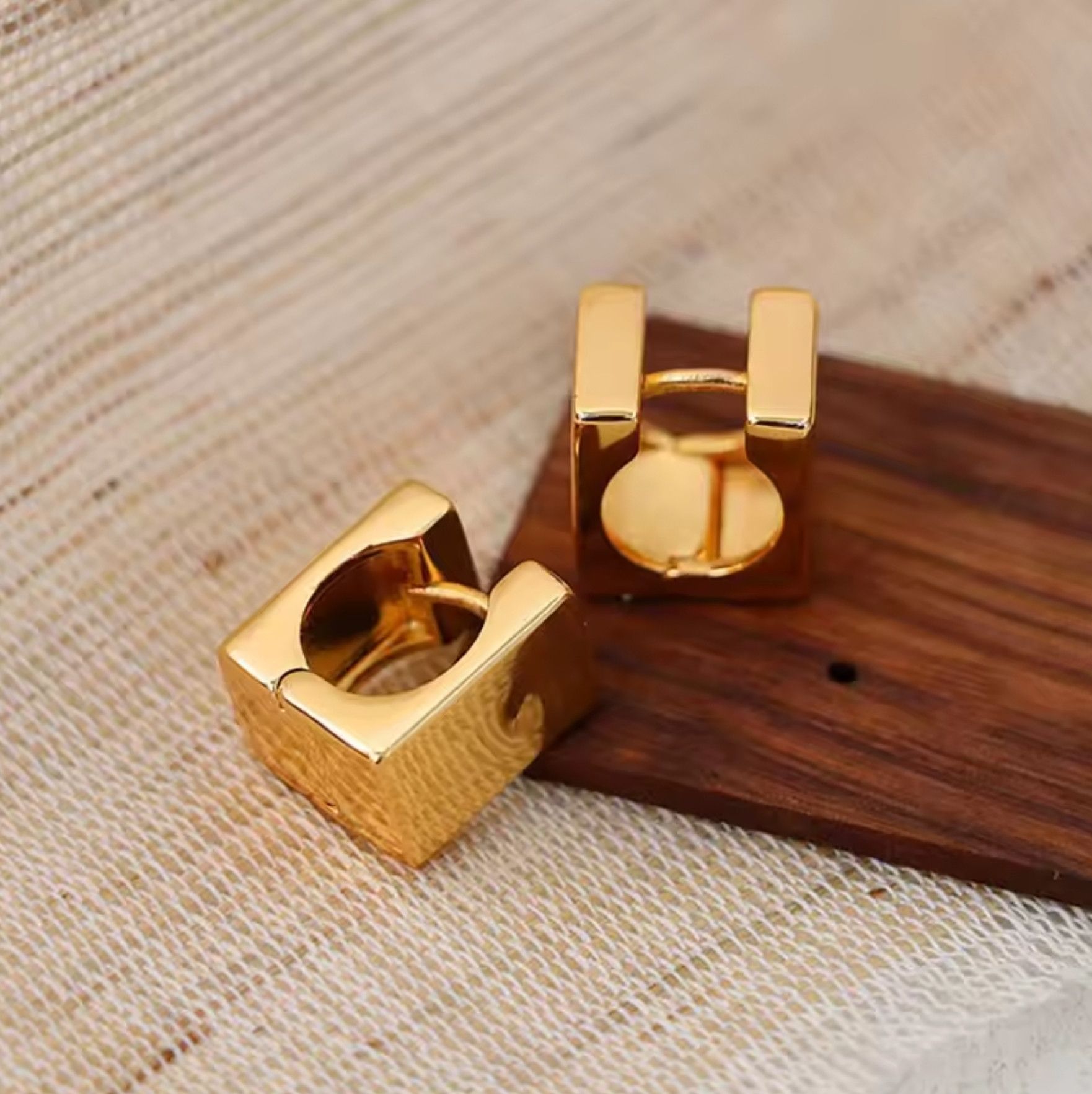 Jewelry Minimalist Hoop Simple Square Geometric Earrings Size ONE SIZE - 2 Thumbnail