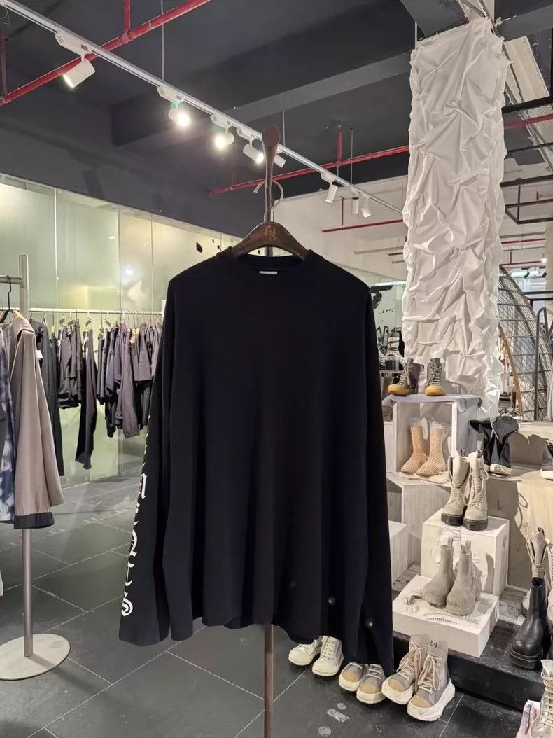 Vetements Vetements Fall/Winter 21 Sanskrit Long Sleeve 2504-Nextarro Size US XS / EU 42 / 0 - 1 Thumbnail
