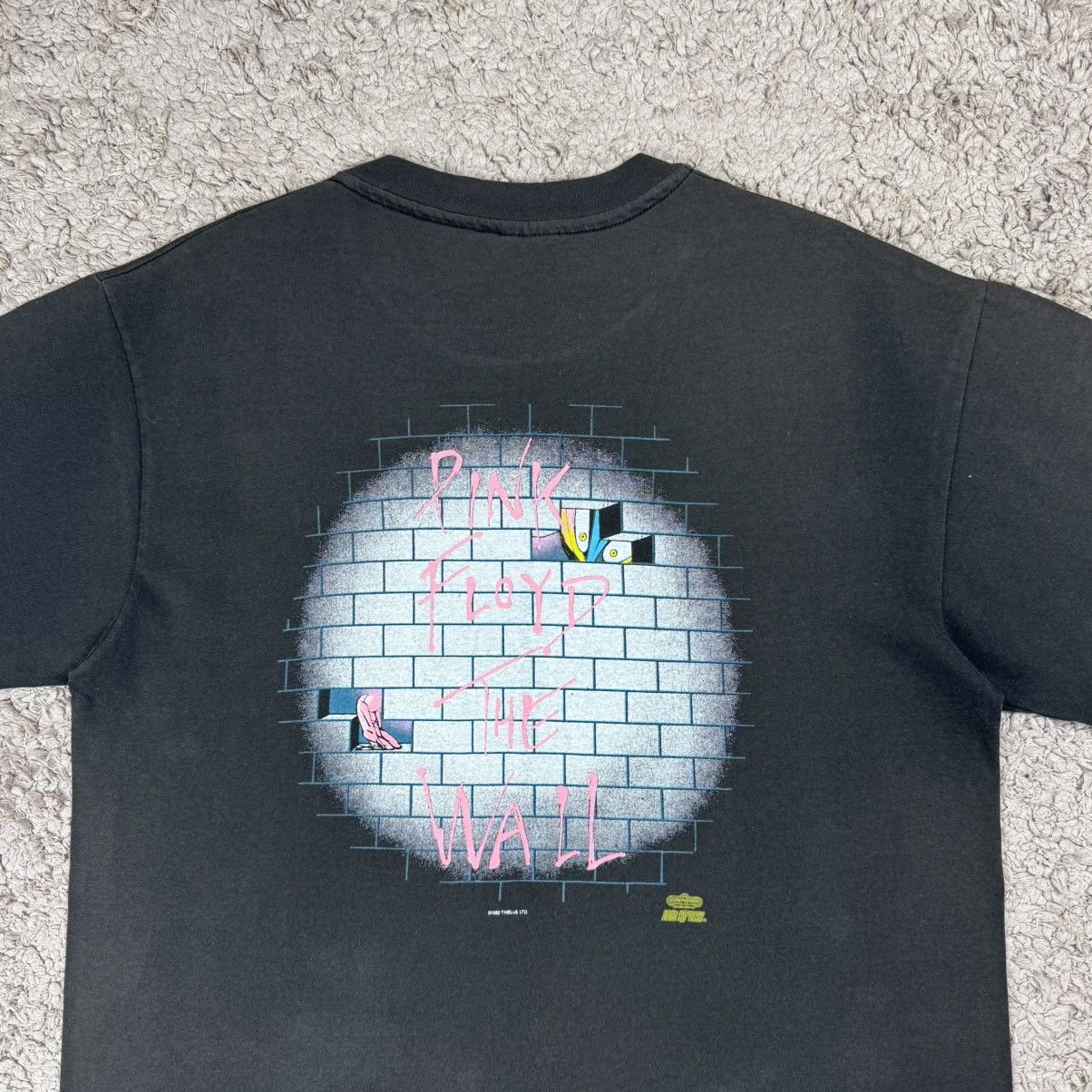 Band Tees Vintage Faded Pink Floyd The Wall "Marching Hammers" T-shirt Size US L / EU 52-54 / 3 - 11 Thumbnail