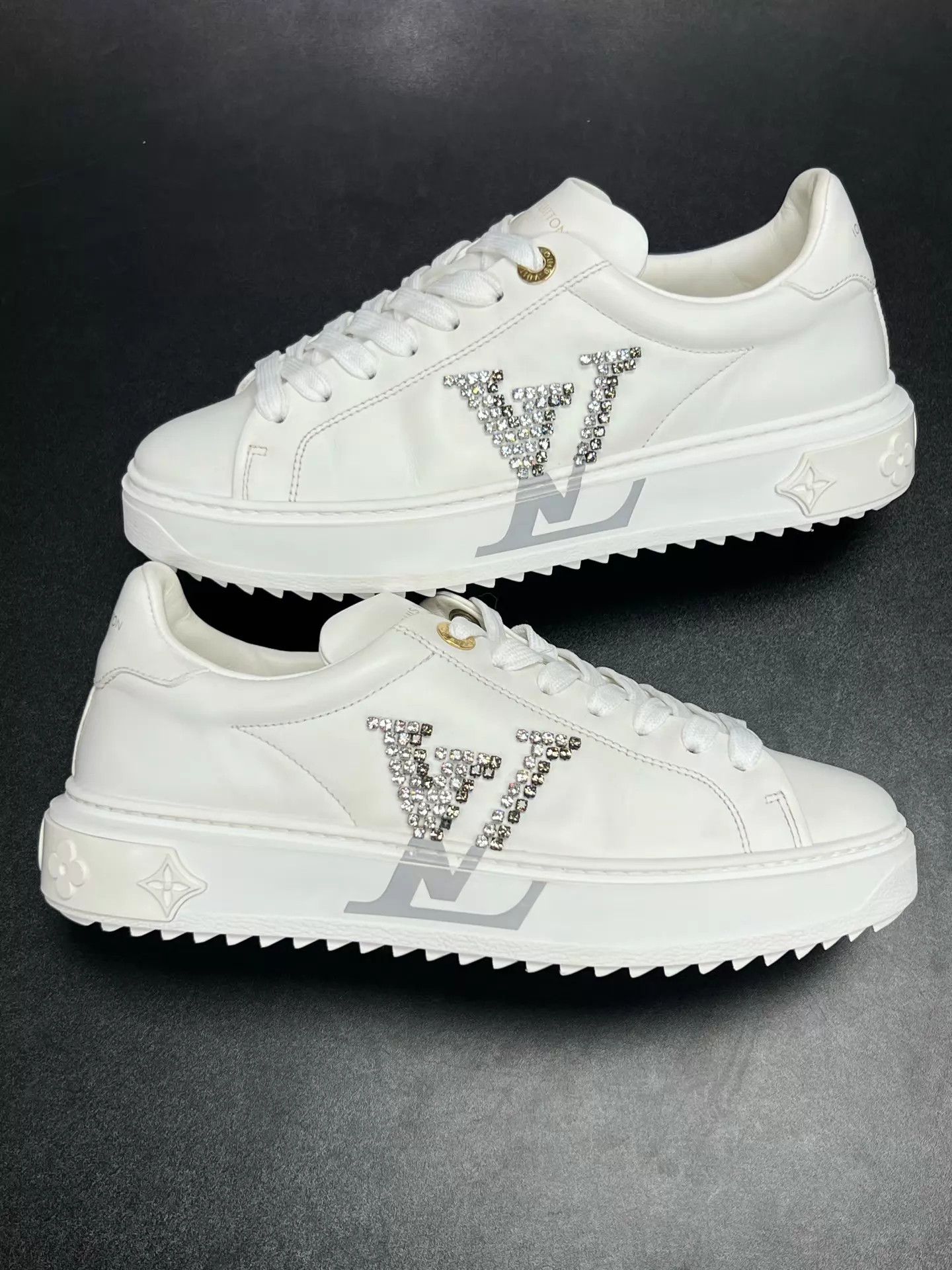 Louis Vuitton LV TIME OUT Logo White 37 Sneaker Size US 6.5 / IT 36.5 - 5 Thumbnail