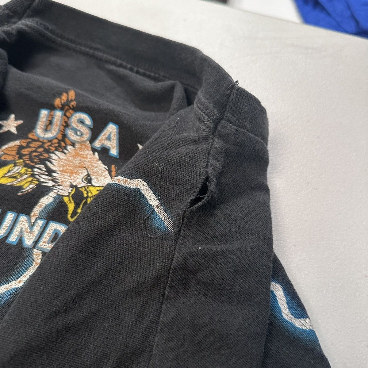Vintage Vintage 90s American Thunder Panther Lightning t-shirt Size US XL / EU 56 / 4 - 3 Thumbnail