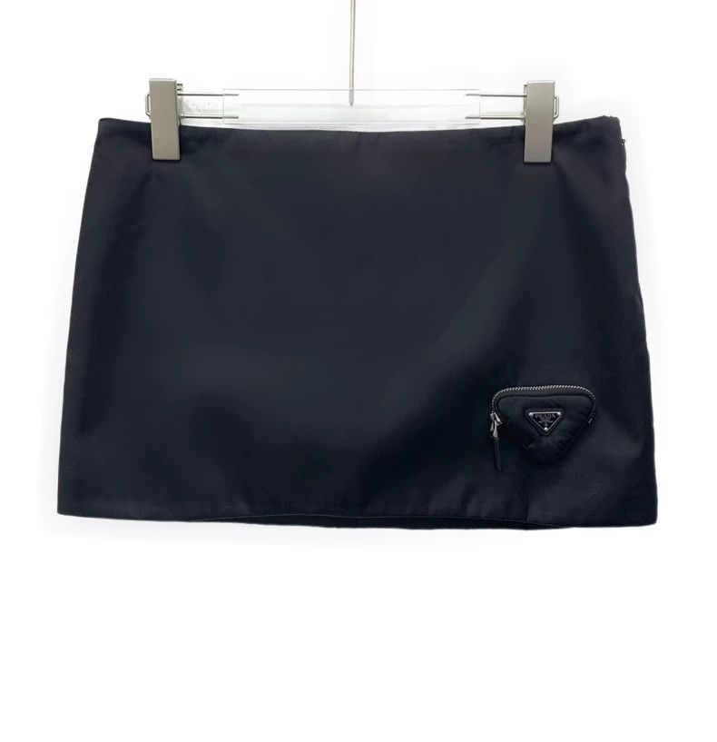 Prada SizeM Black triangle casual skirt short skirt