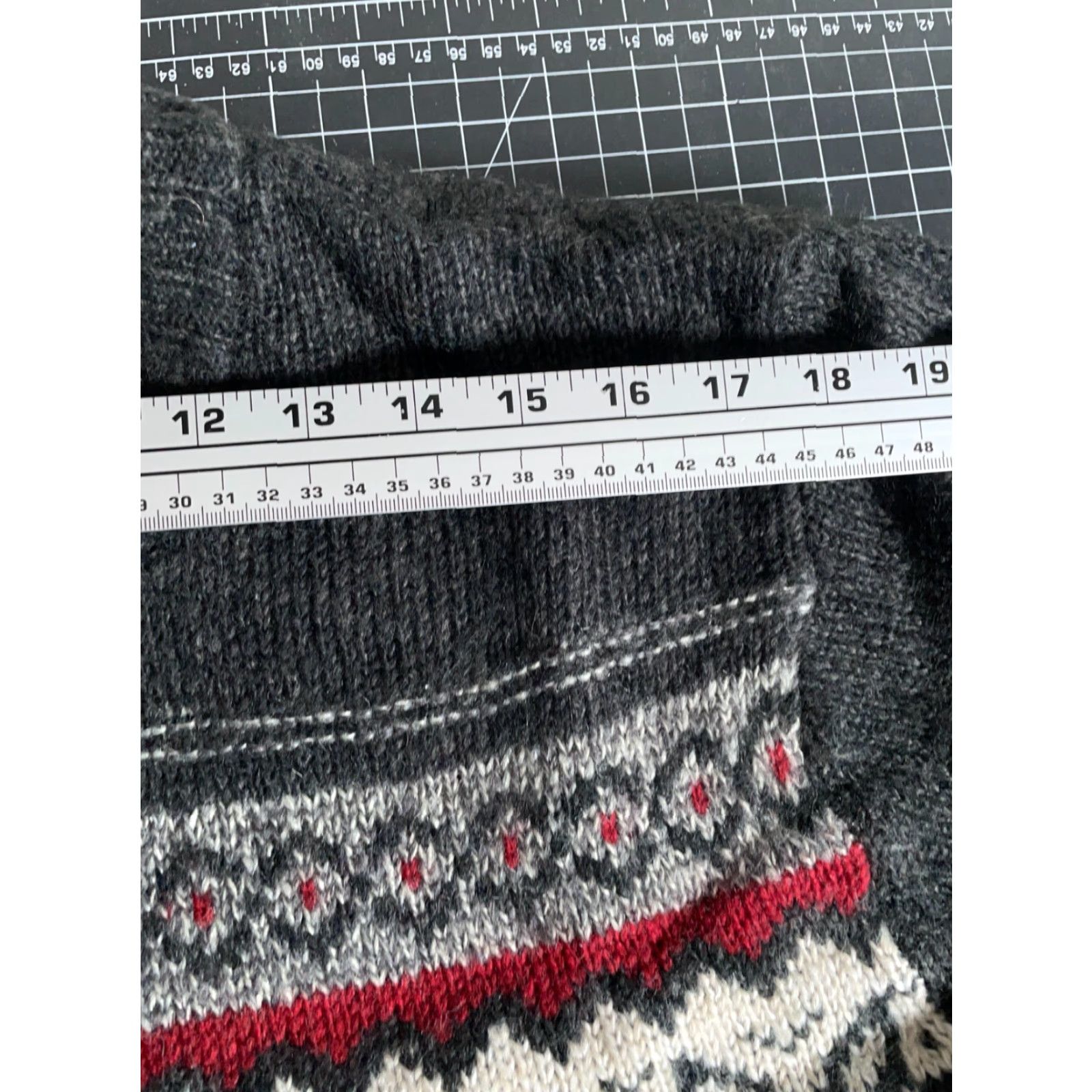 Vintage VINTAGE Tricots St Raphael Fair Isle Sweater Men's Large Charcoal Gray Snowflake Knit Size US L / EU 52-54 / 3 - 6 Thumbnail