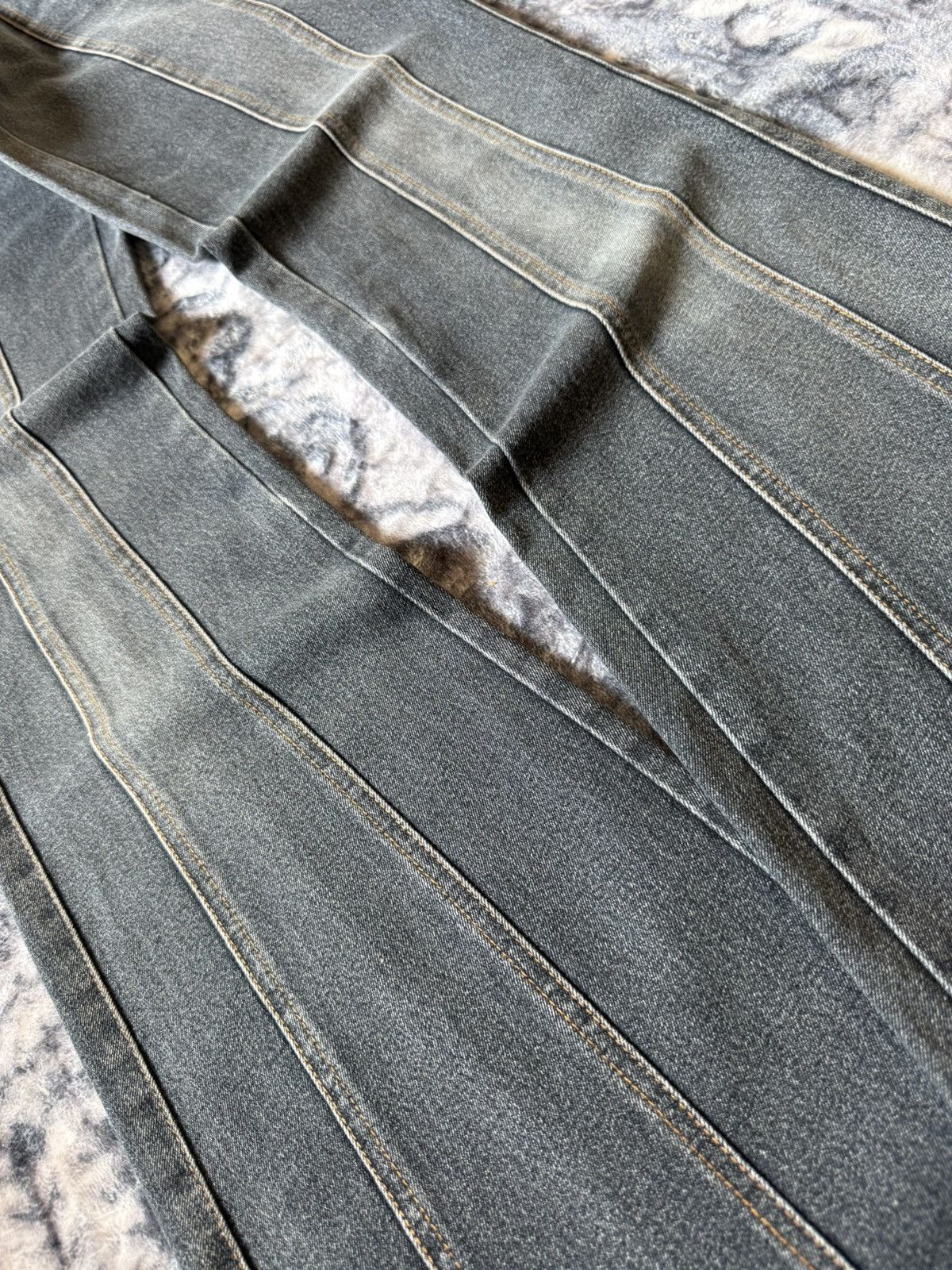 If Six Was Nine Full Heart Japan Tribal Paneled Faded Wash Flared Jeans Size US 27 - 10 Thumbnail