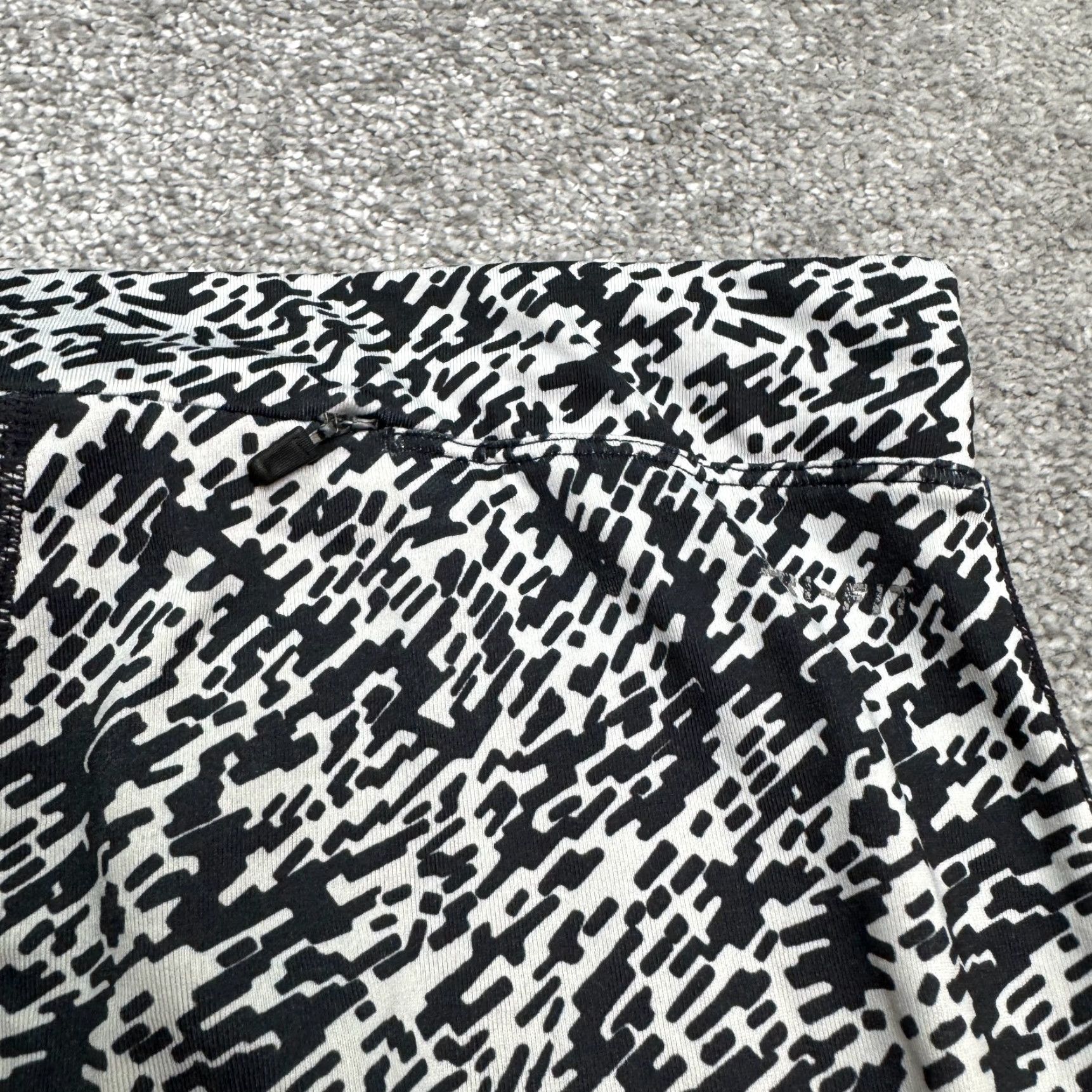 Nike VINTAGE Nike Power Legendary Dri-Fit Leggings Womens Small Black White Swoosh Abstract Size 28" / US 6 / IT 42 - 4 Thumbnail