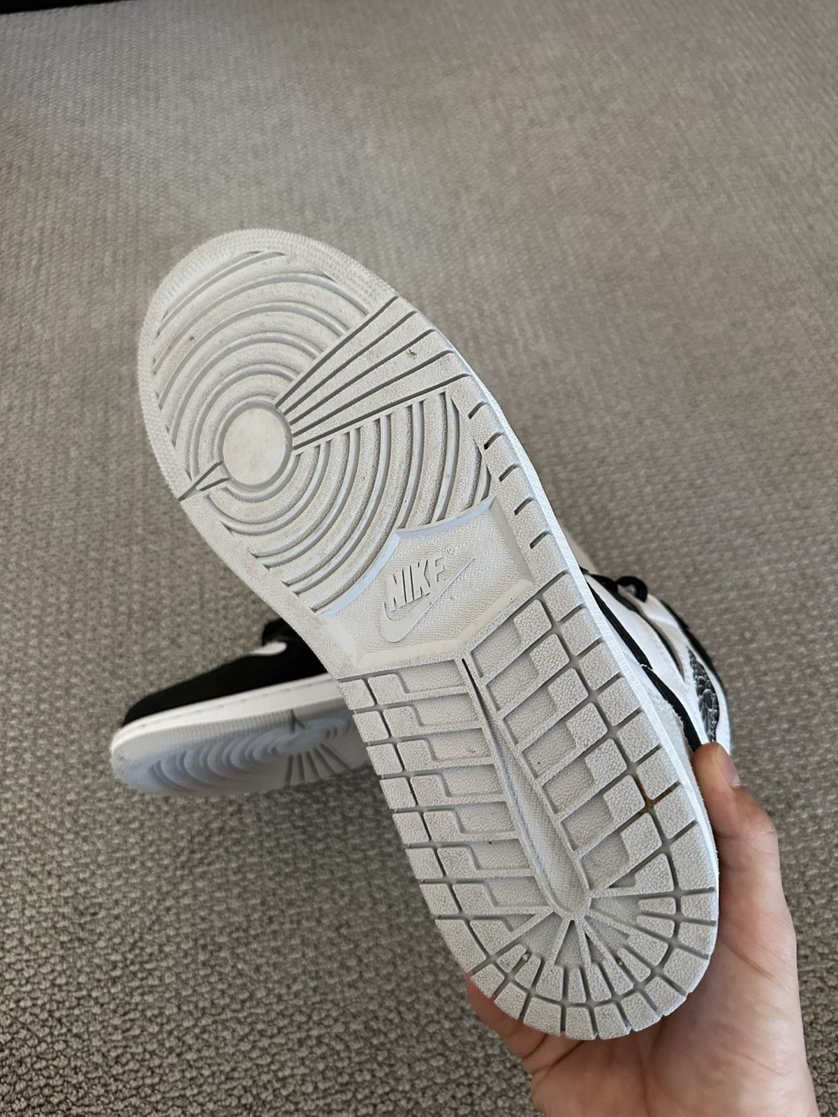 Nike Jordan 1 Bleached Coral Size US 11 / EU 44 - 6 Thumbnail