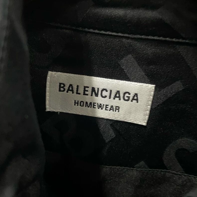 Balenciaga Balenciaga size 34 Full monogrammed logo jacket Size US S / EU 44-46 / 1 - 5 Thumbnail