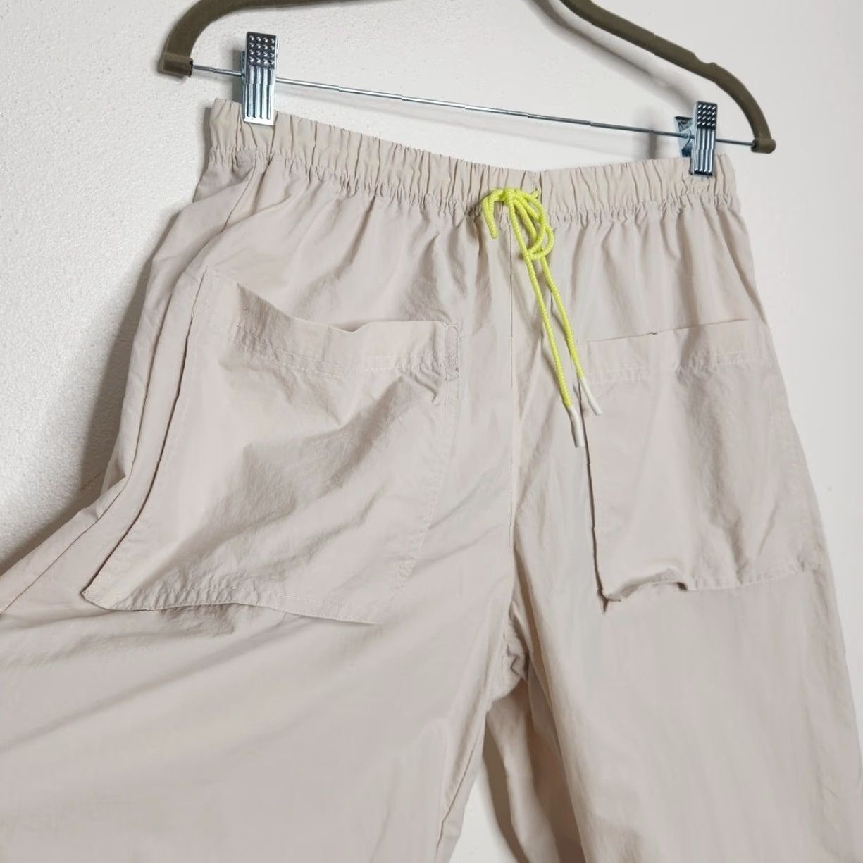 Free People NWT Free People Movement Fly By Night Embroidered Ivory Cargo Pants XS Women's Track Pants NWT Free People Movement Ivory Cargo Pants XS Women Size 26" / US 2 / IT 38 - 4 Thumbnail