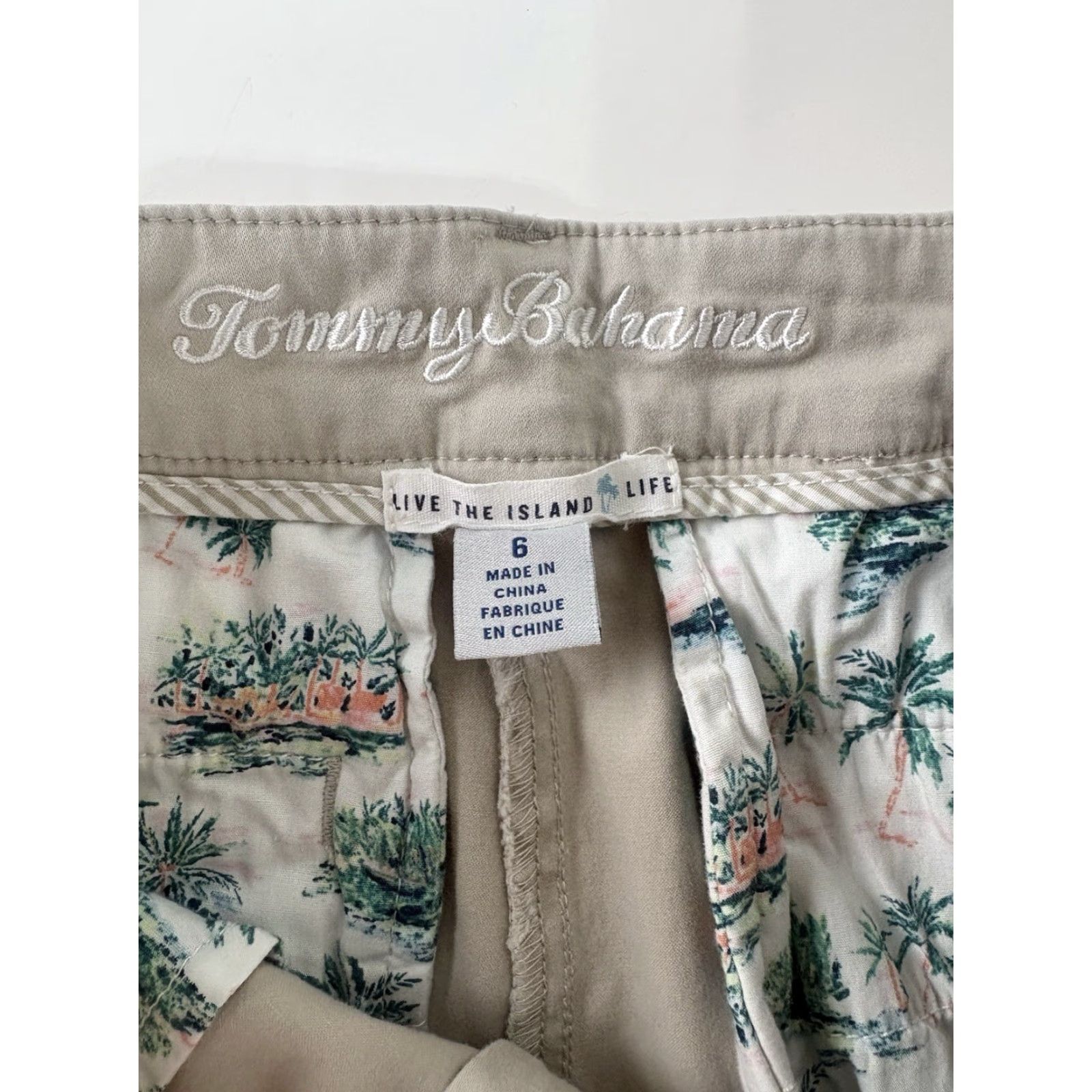Tommy Bahama Tommy Bahama Chino Shorts Women's Size 6 Khaki Beige Cotton Lyocell Spandex Twill Pockets Zip Button 4.5in Inseam Casual Travel Workwear Size 28" / US 6 / IT 42 - 3 Thumbnail