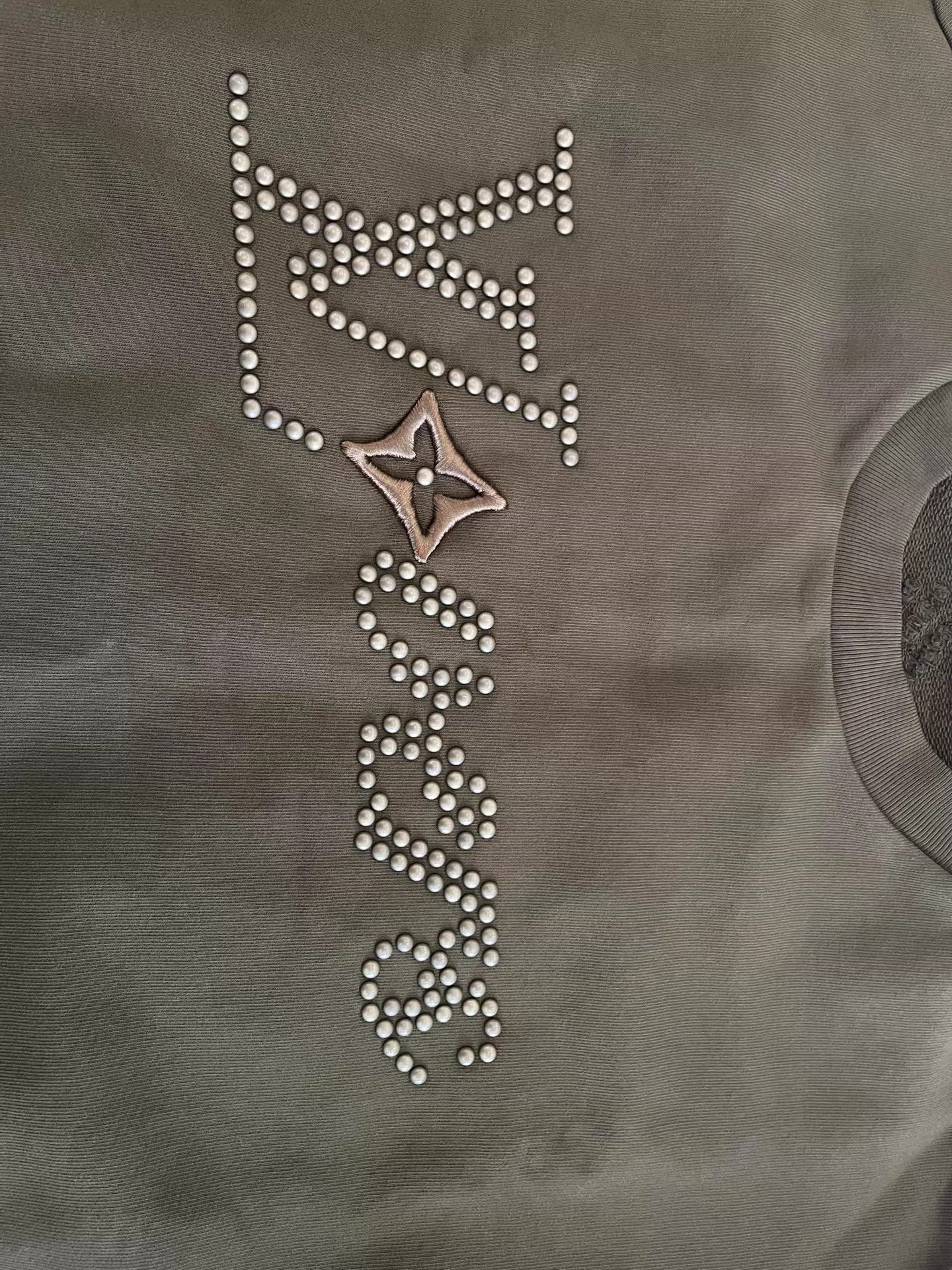 Louis Vuitton LV Unisex Studs & Embroidery Big Logo S (L) Sweatshirt Size US S / EU 44-46 / 1 - 4 Thumbnail