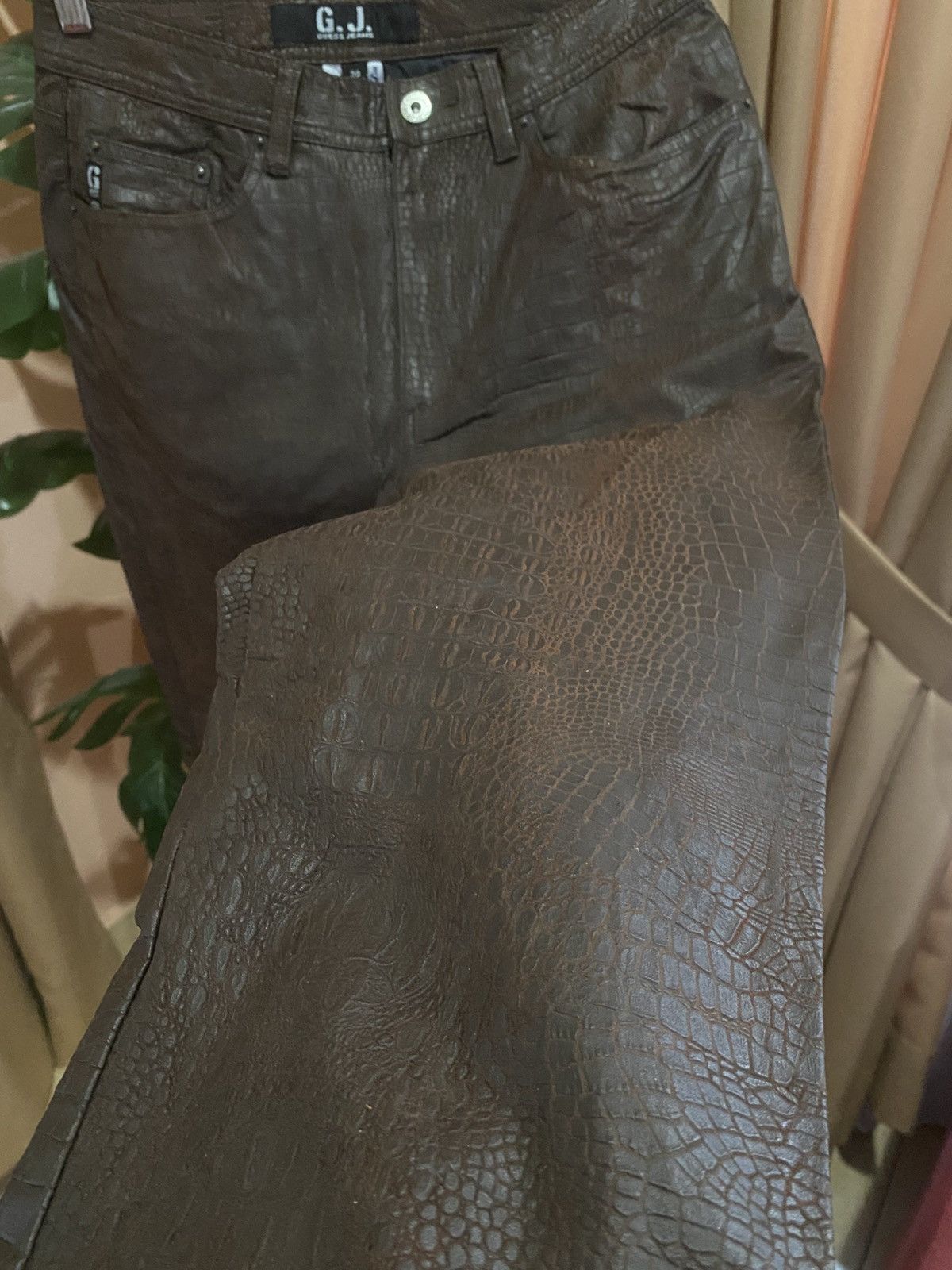 Guess Vintage Guess Jeans G.J. Croc Embossed Brown Pants Size 28" / US 6 / IT 42 - 4 Thumbnail