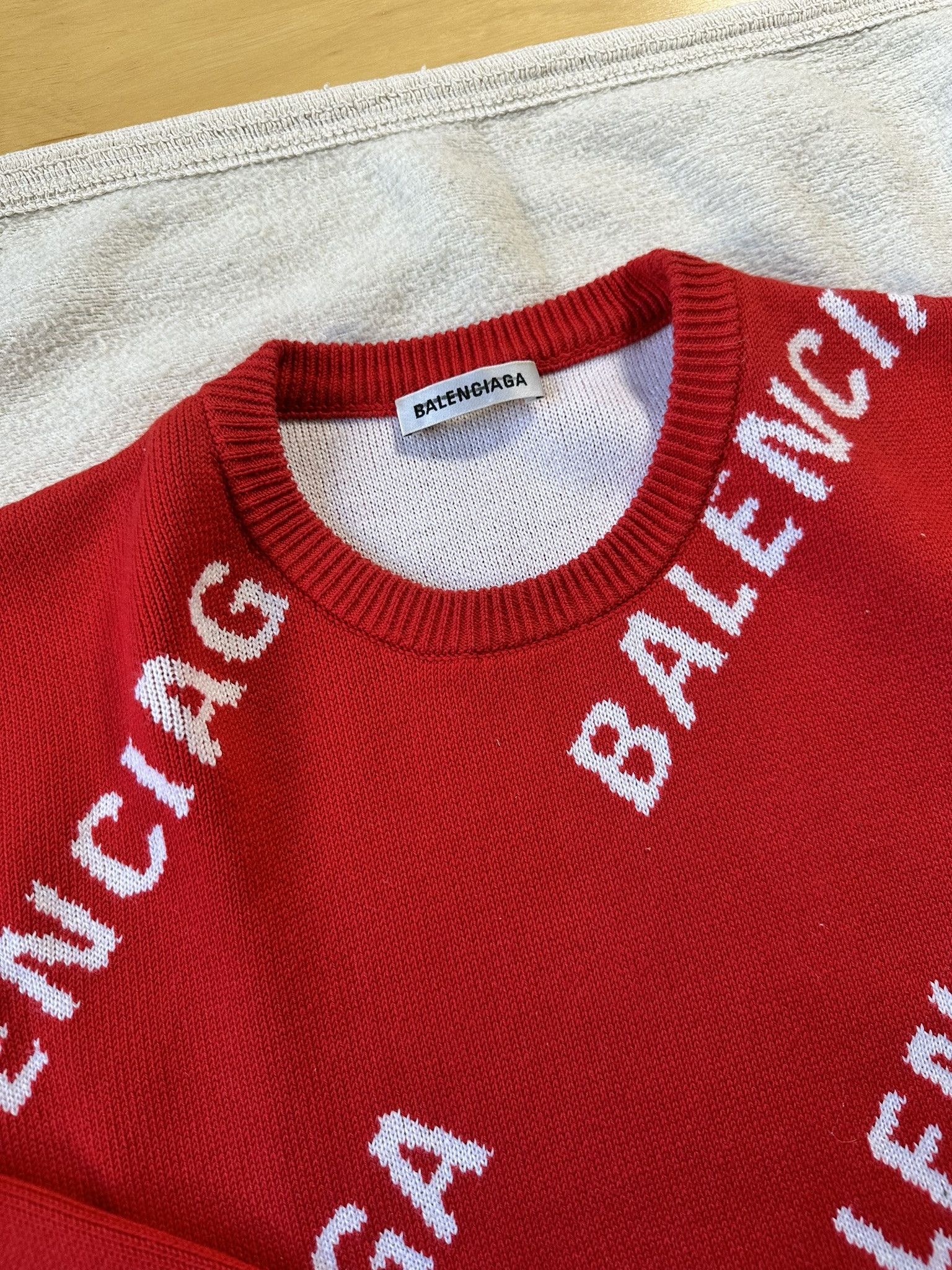 Balenciaga Balenciaga Sweater Allover Logo Red Size US XS / EU 42 / 0 - 7 Thumbnail