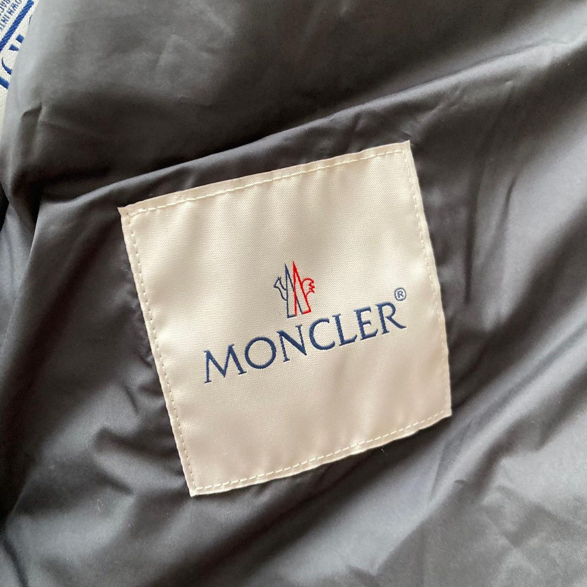 Moncler Moncler down gilet size 1 gui LECHTAL black logo bomber Size US S / EU 44-46 / 1 - 9 Thumbnail