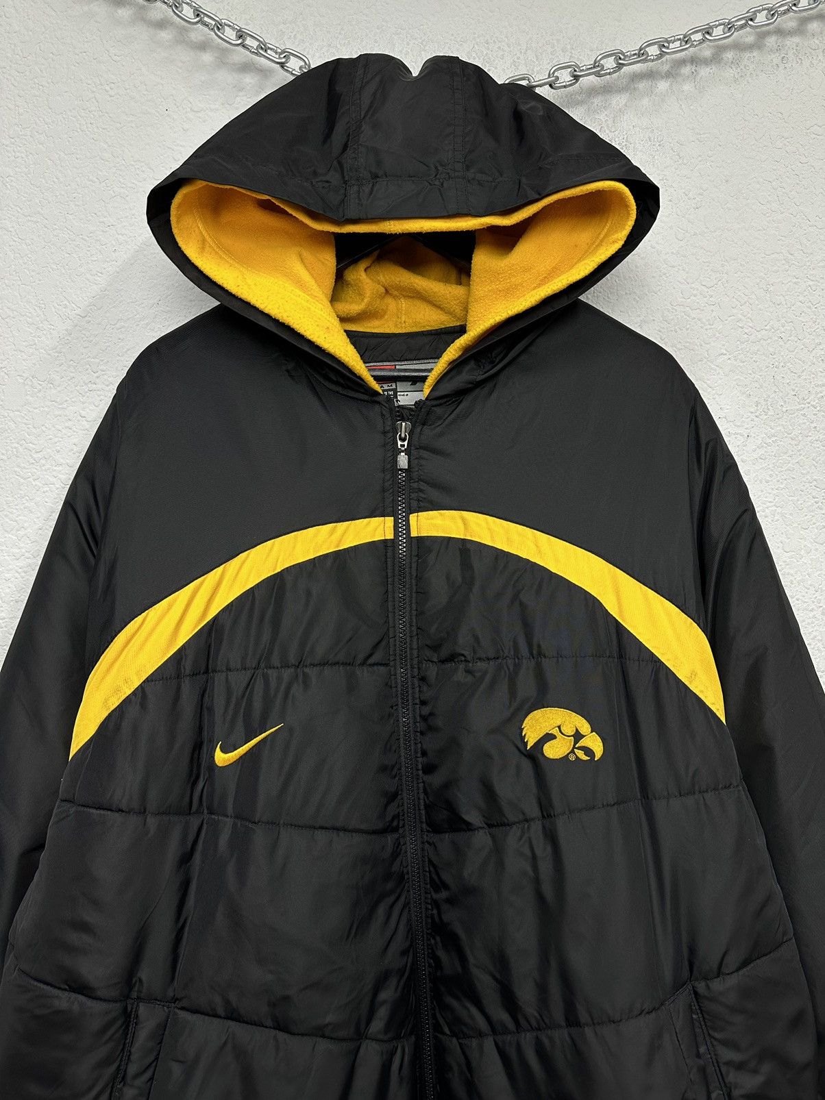 Nike VTG lowa Hawkeyes Logo Mens Full Zip Hooded Jacket 90s NCAA Size US XL / EU 56 / 4 - 2 Thumbnail