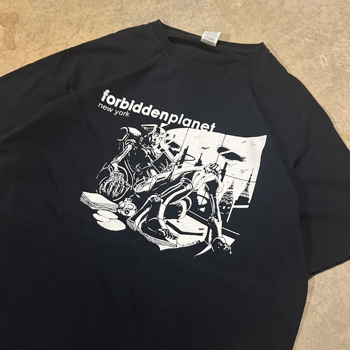 Vintage Essential Vintage Y2K Forbidden Planet New York Comic Tee Size US M / EU 48-50 / 2 - 2 Thumbnail