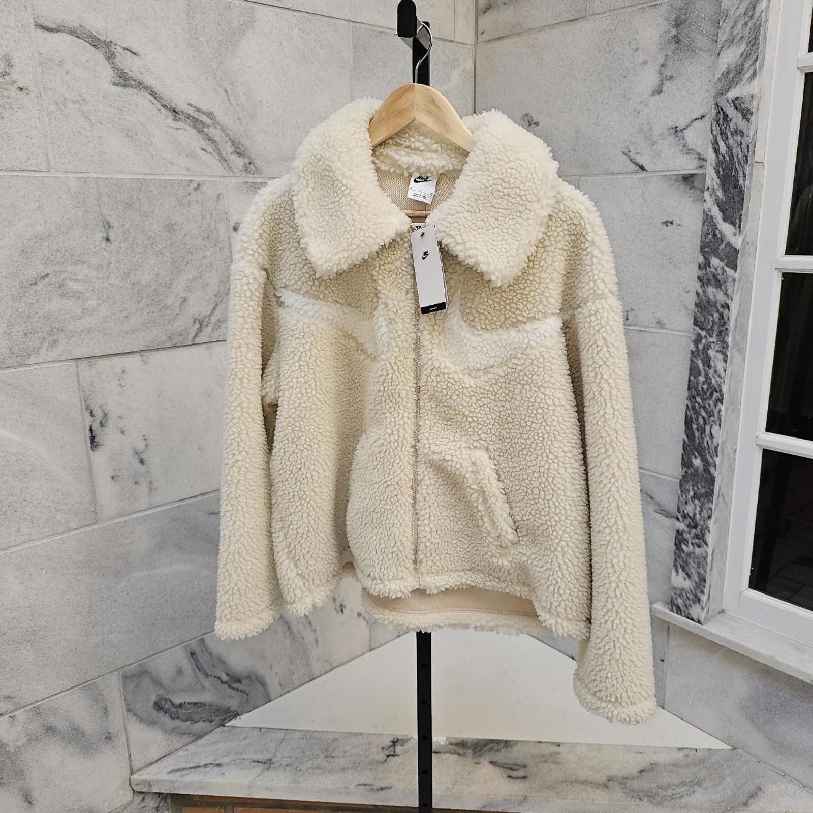 Nike Nike Women's Cream Sherpa Jacket Size S / US 4 / IT 40 - 1 Thumbnail