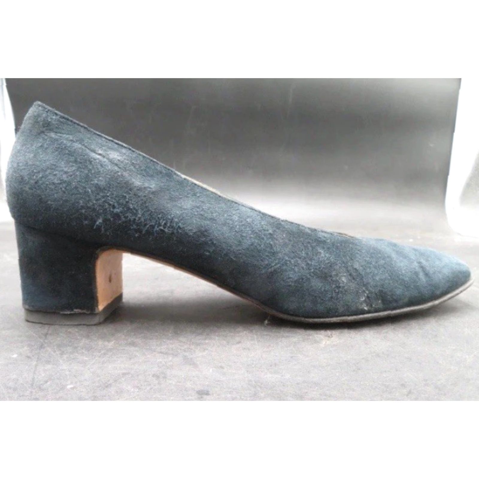 Salvatore Ferragamo Women Salvatore Ferragamo Navy Blue Suede Leather Pump Heels MadeInItaly Size 7B Vintage Block Heel Size US 7 / IT 37 - 7 Thumbnail