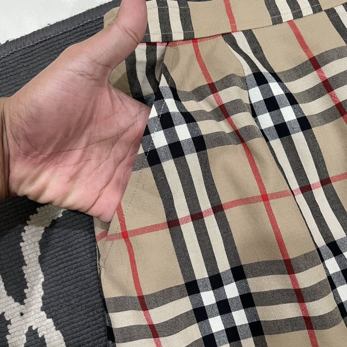 Burberry Vintage Burberry London Nova Check Wool Mini Skirt Size 30" / US 8 / IT 44 - 13 Thumbnail