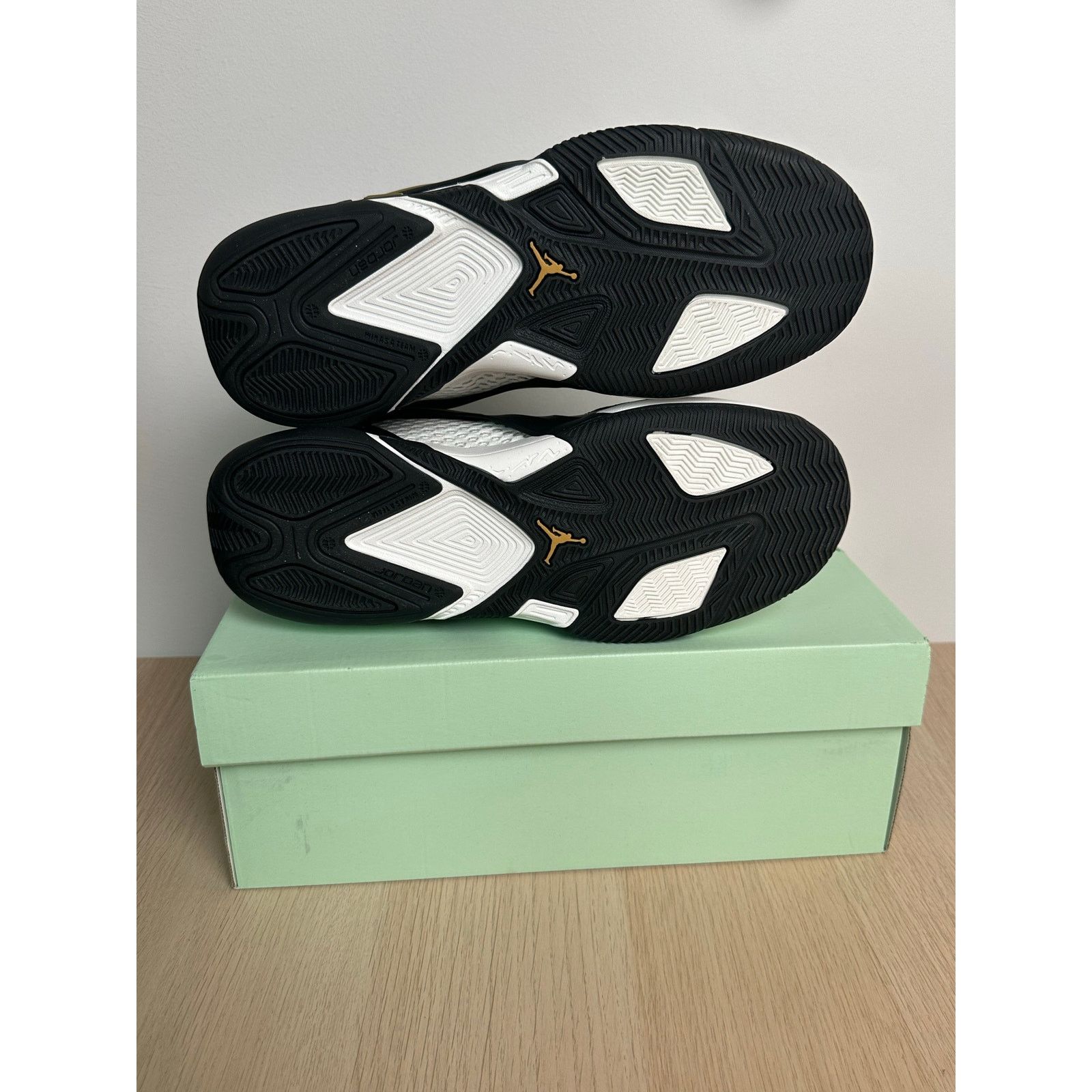 Jordan Brand Jordan Heir Black Basketball Sneaker -Size 7.5M - Mint Size US 7.5 / EU 40-41 - 6 Thumbnail
