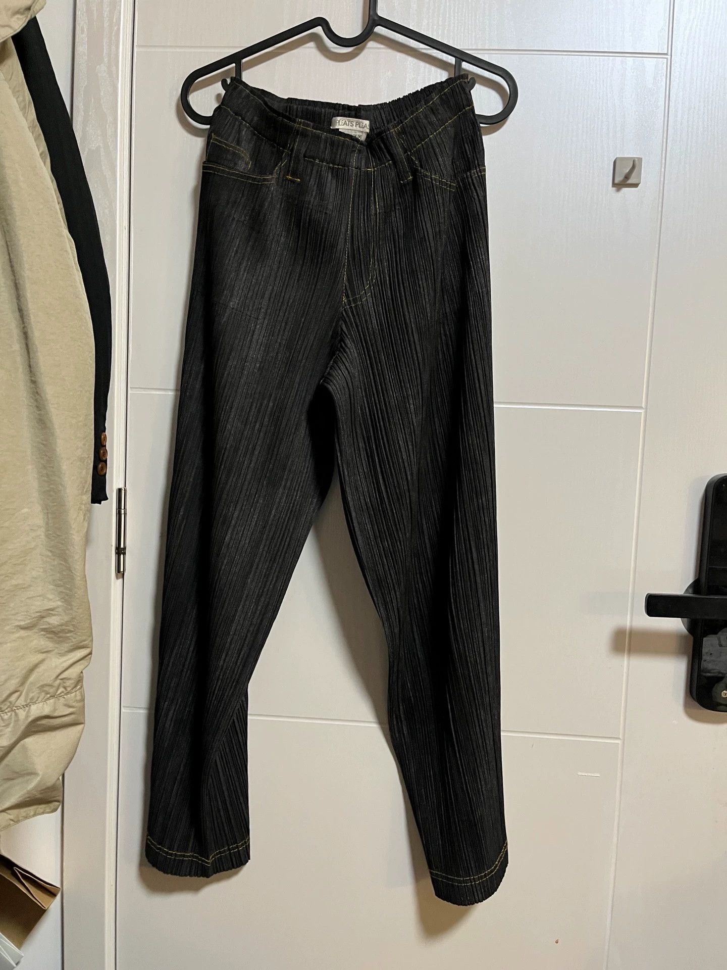 Issey Miyake Issey Miyake PP Denim Snow Yellow Pleated Cropped 0 Size 25" / US 0 / IT 36 - 1 Thumbnail
